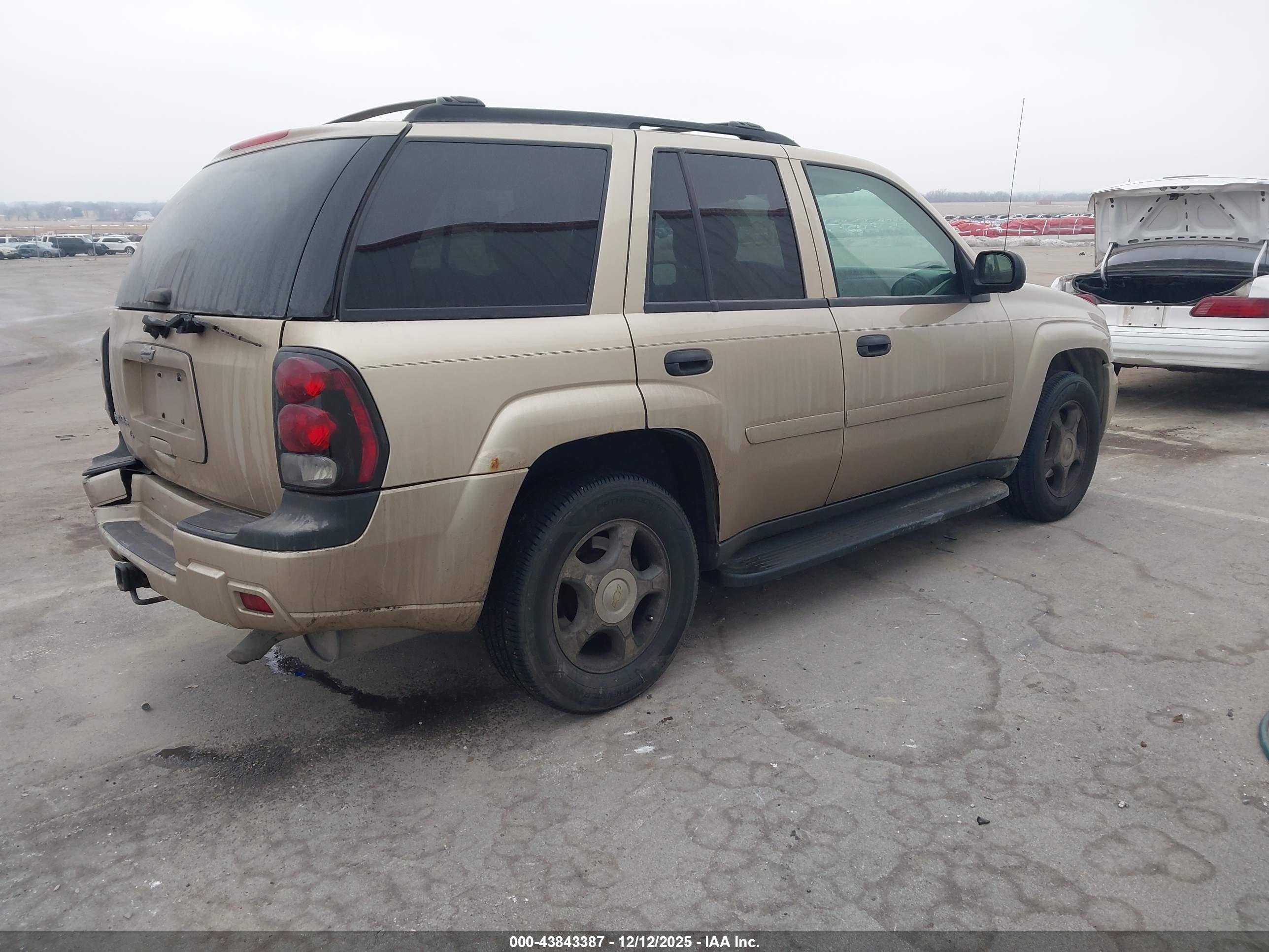 CHEVROLET TRAILBLAZER image 4