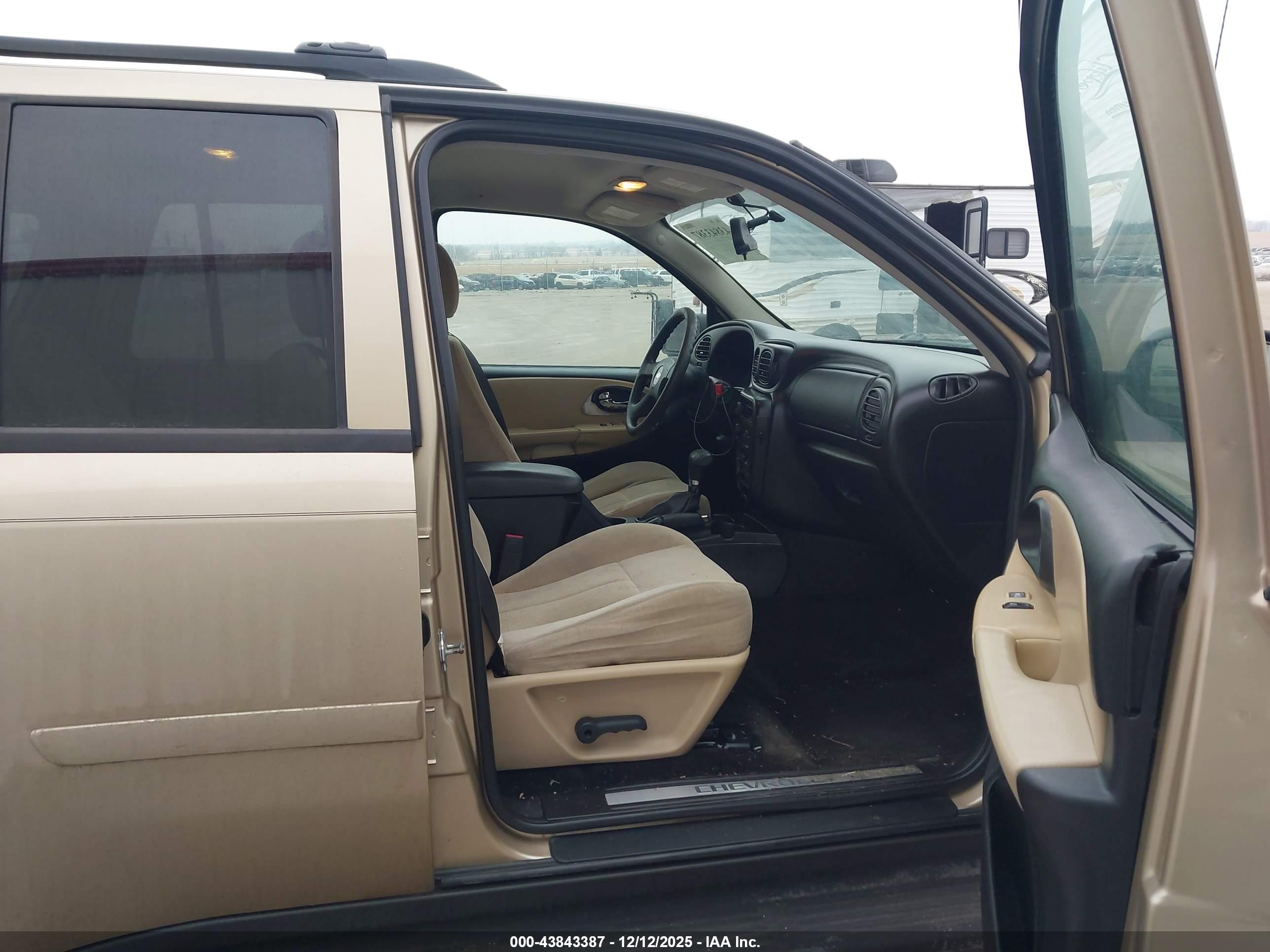 CHEVROLET TRAILBLAZER image 5