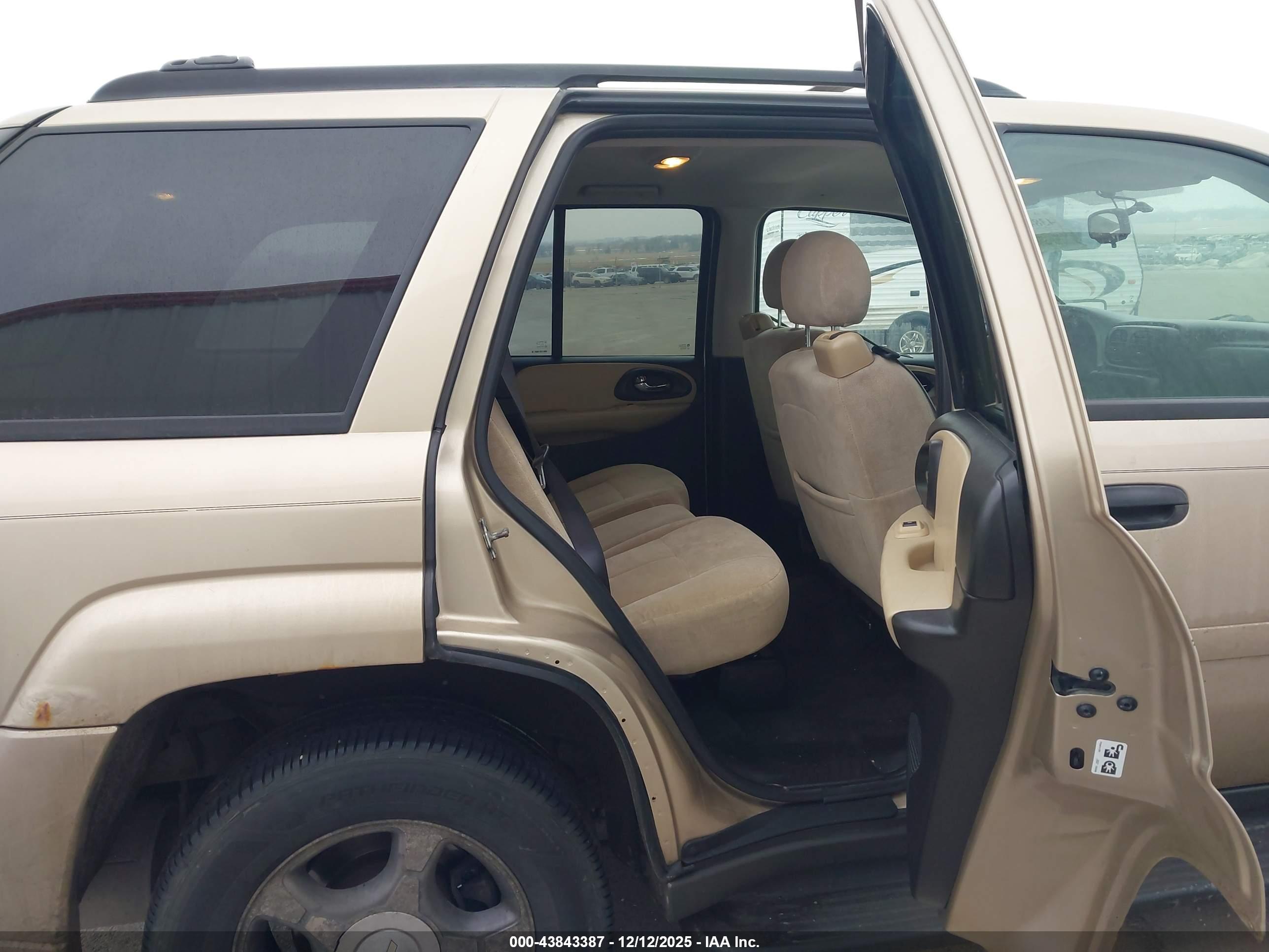 CHEVROLET TRAILBLAZER image 8