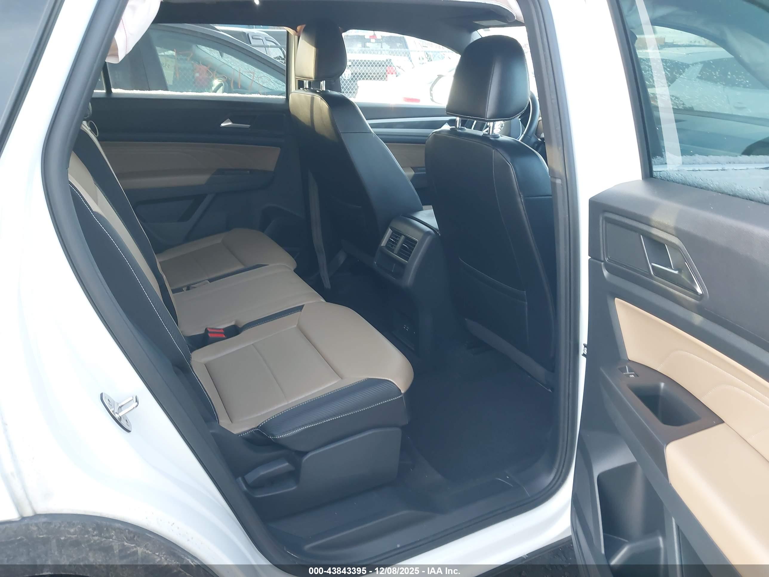 VOLKSWAGEN ATLAS image 8