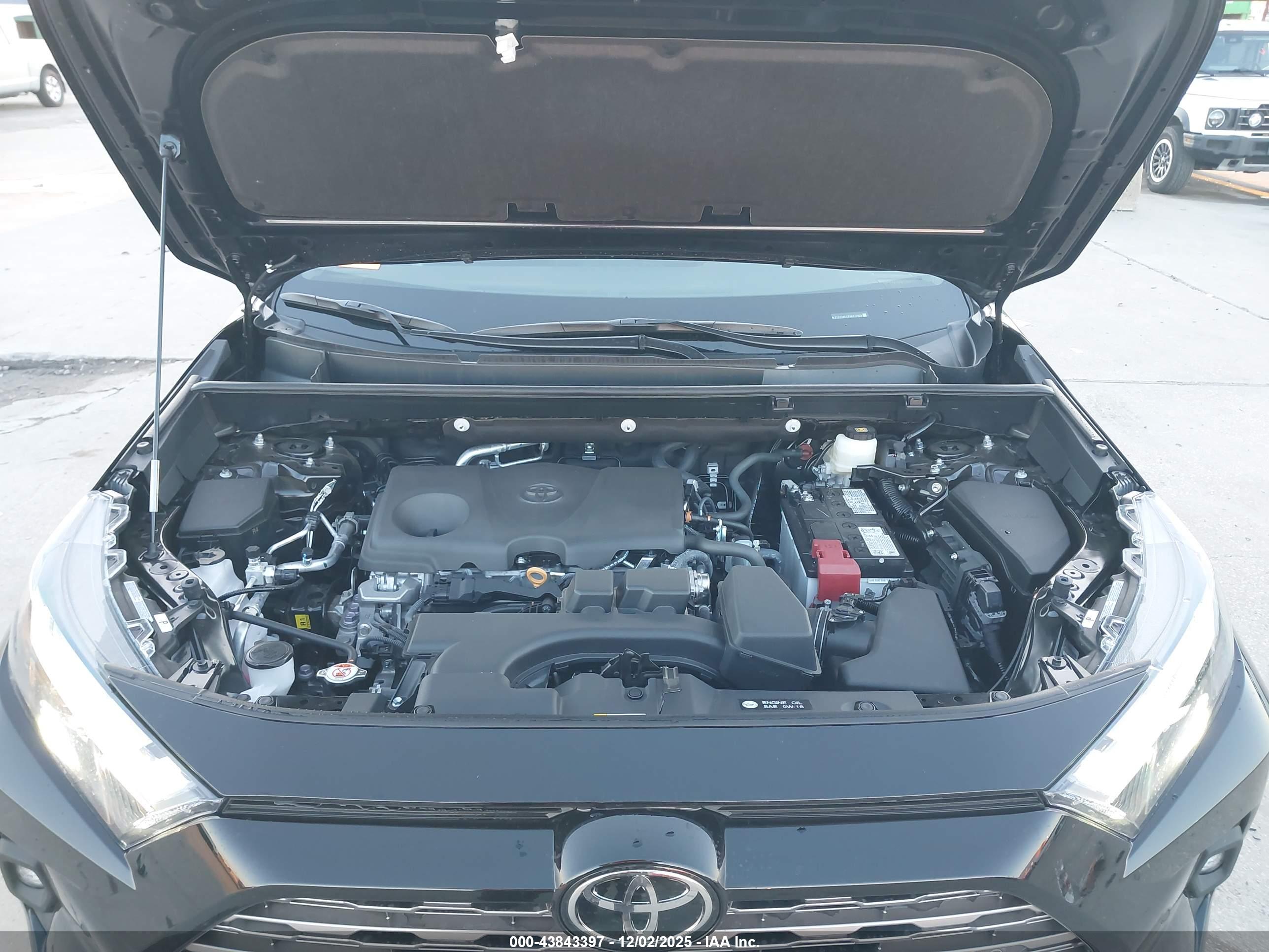 TOYOTA RAV4 image 10