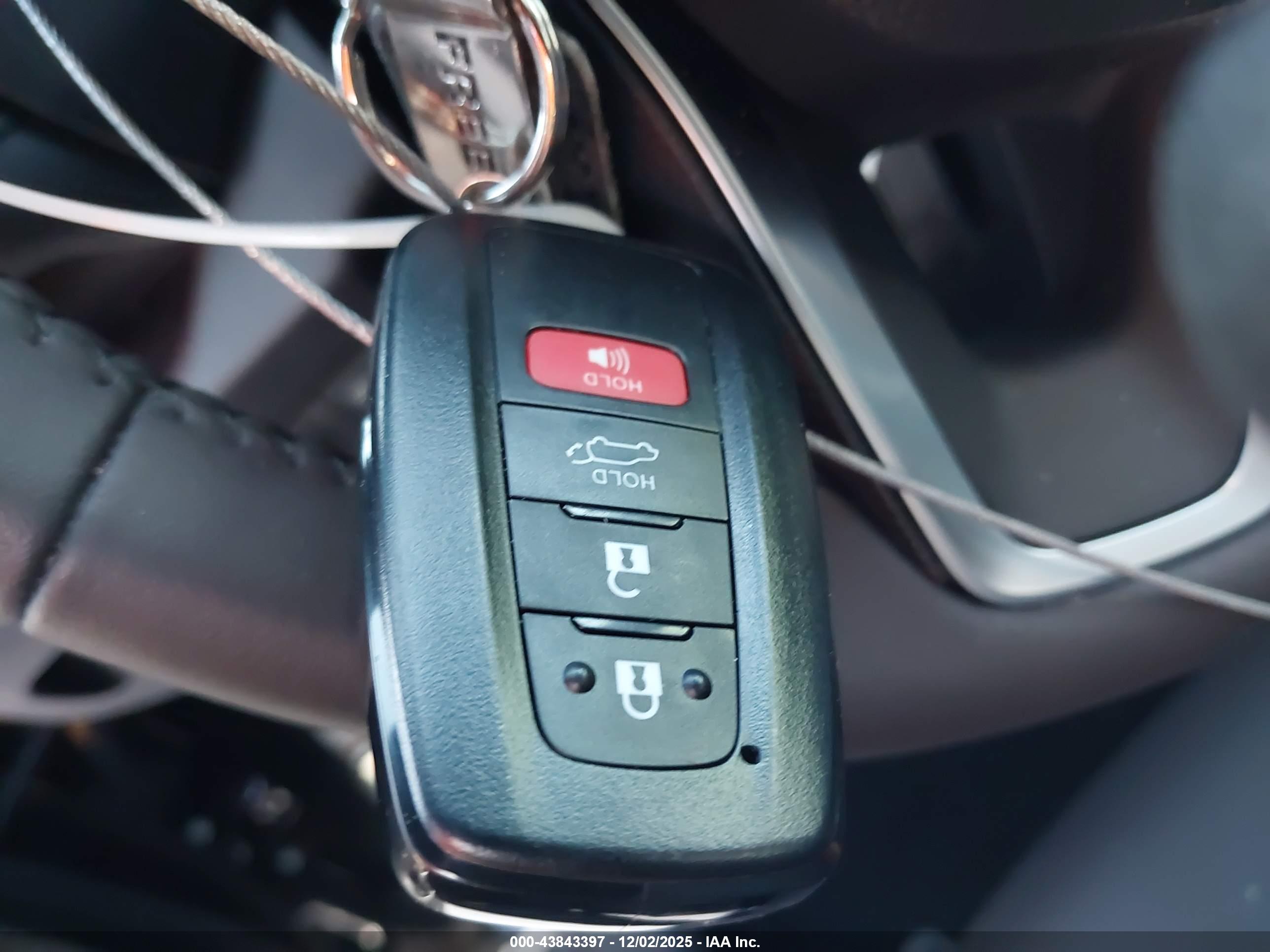 TOYOTA RAV4 image 11