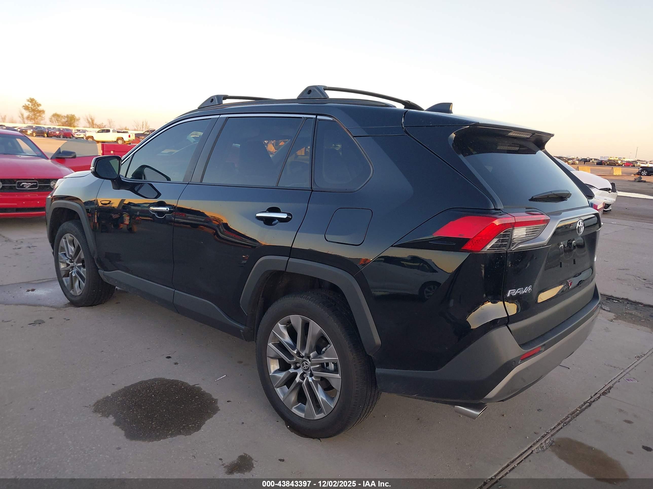 TOYOTA RAV4 image 3