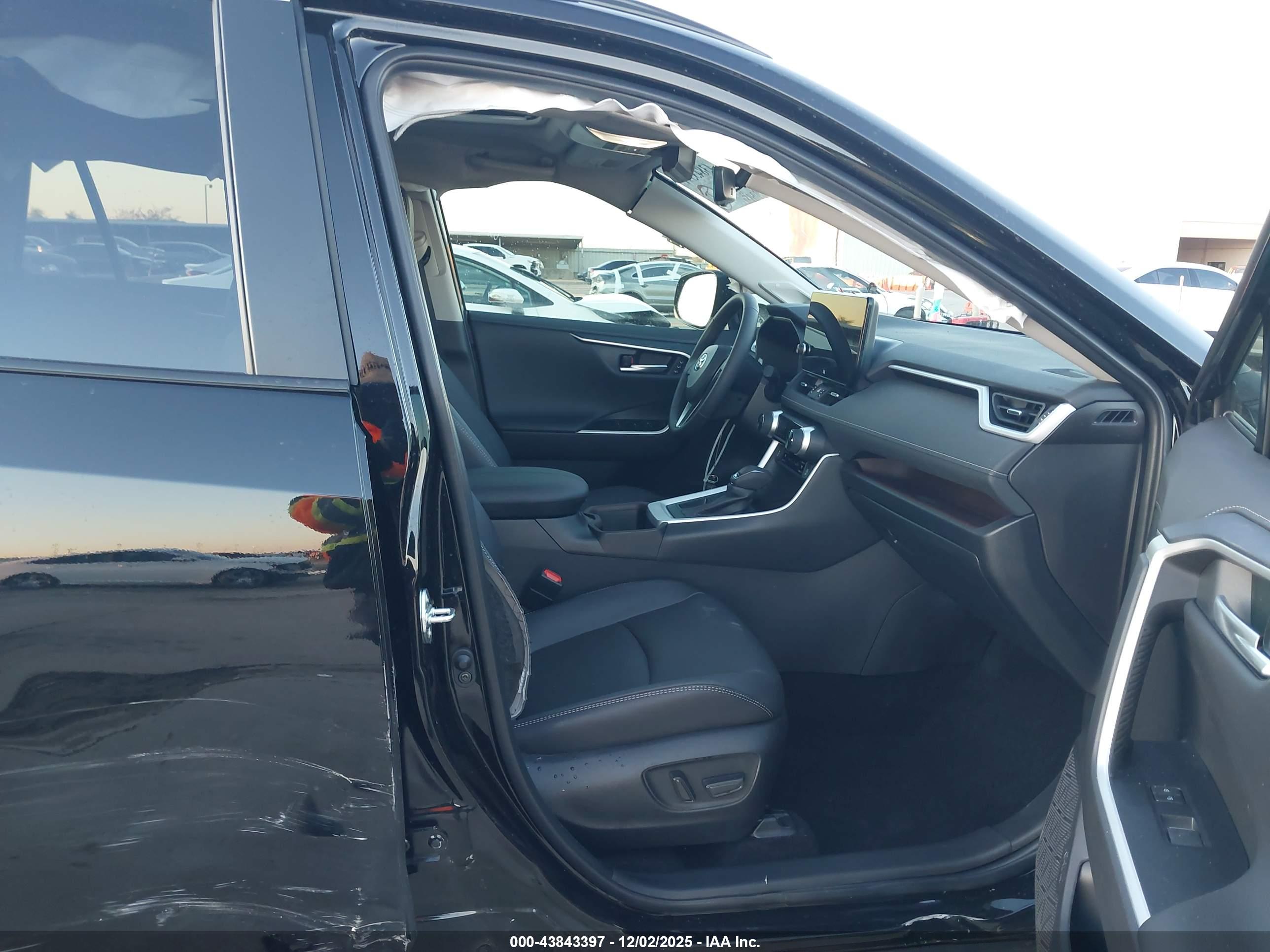 TOYOTA RAV4 image 5