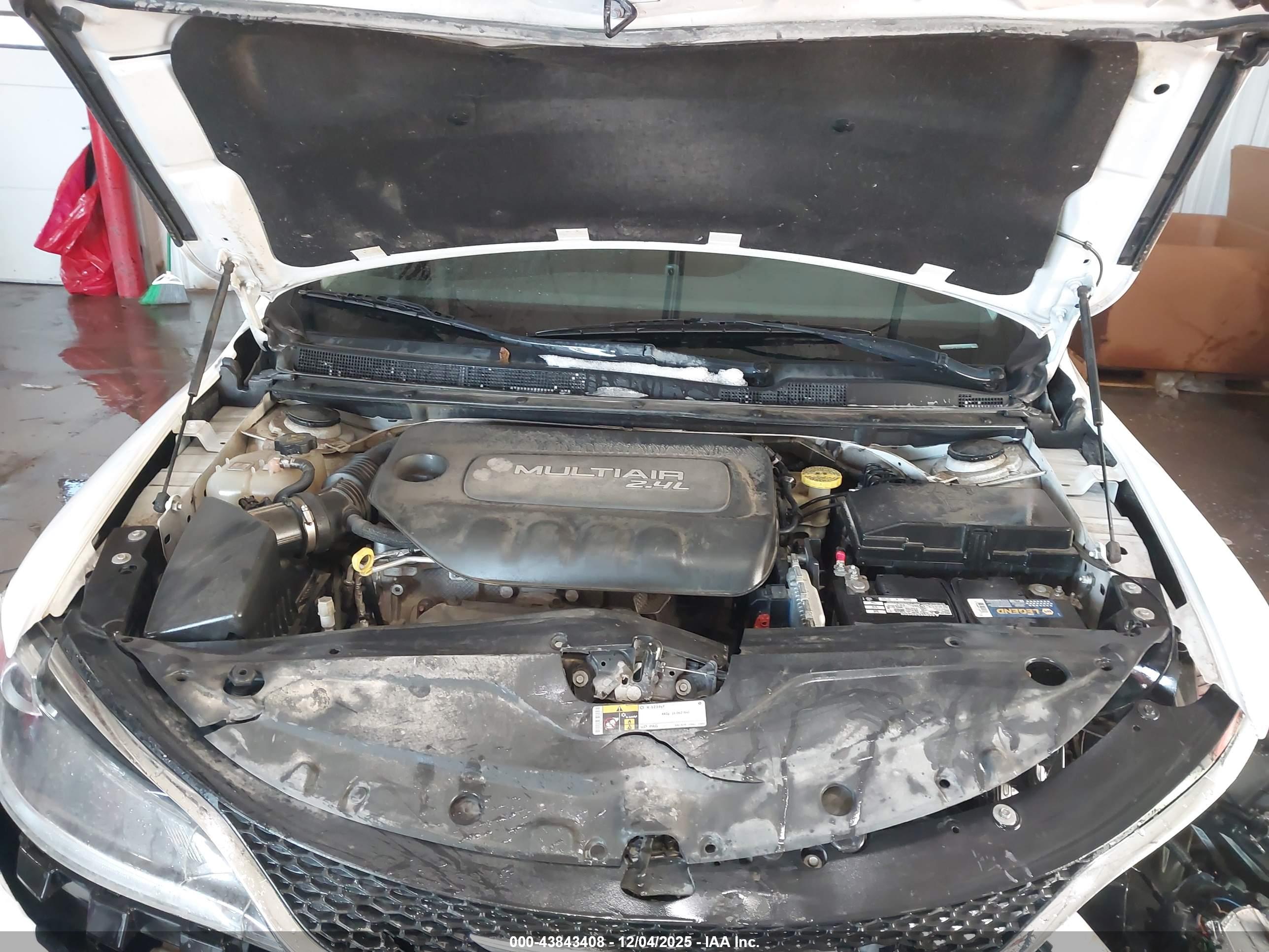CHRYSLER 200 image 10