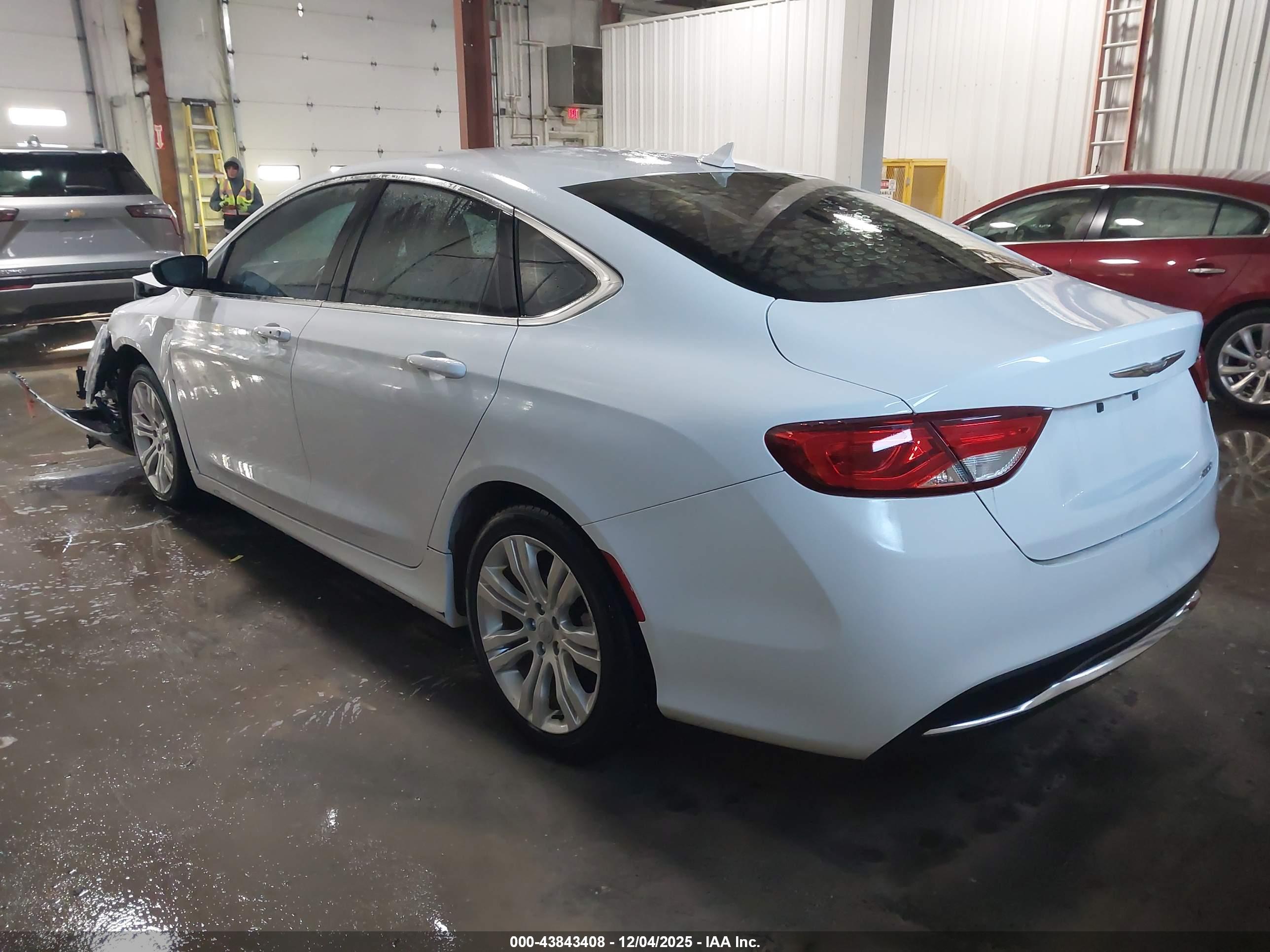 CHRYSLER 200 image 3