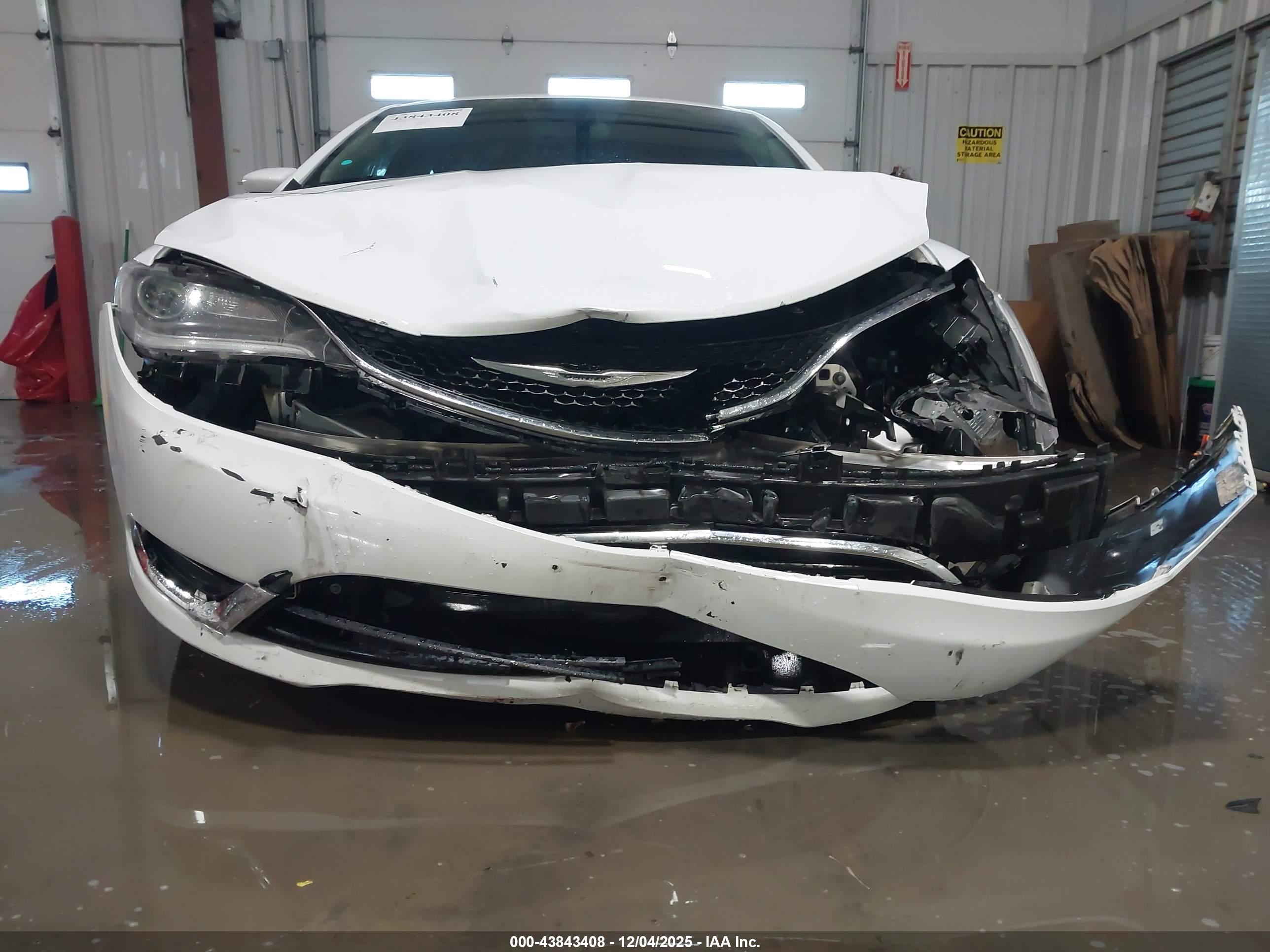 CHRYSLER 200 image 6