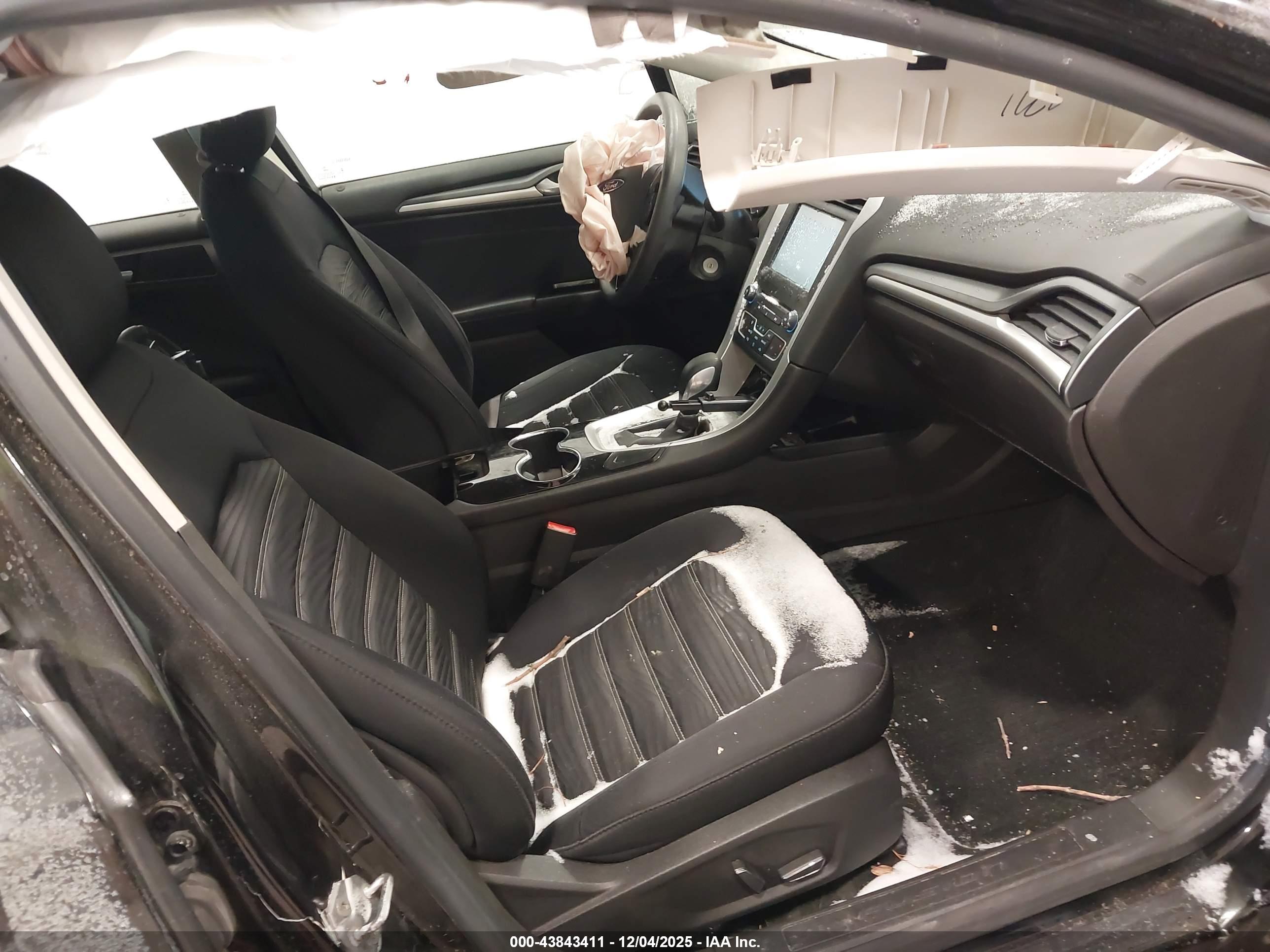FORD FUSION image 5