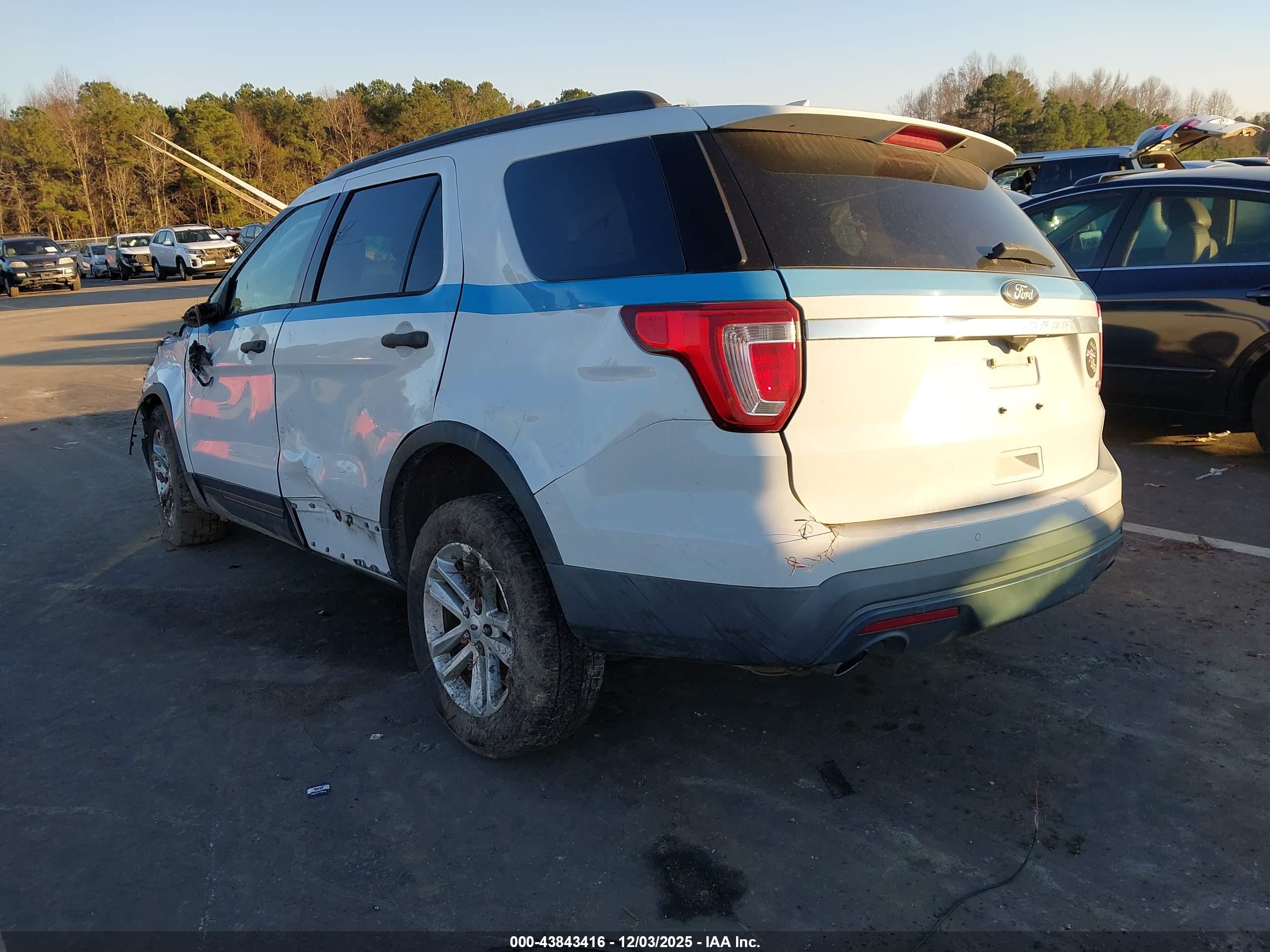 FORD EXPLORER image 3