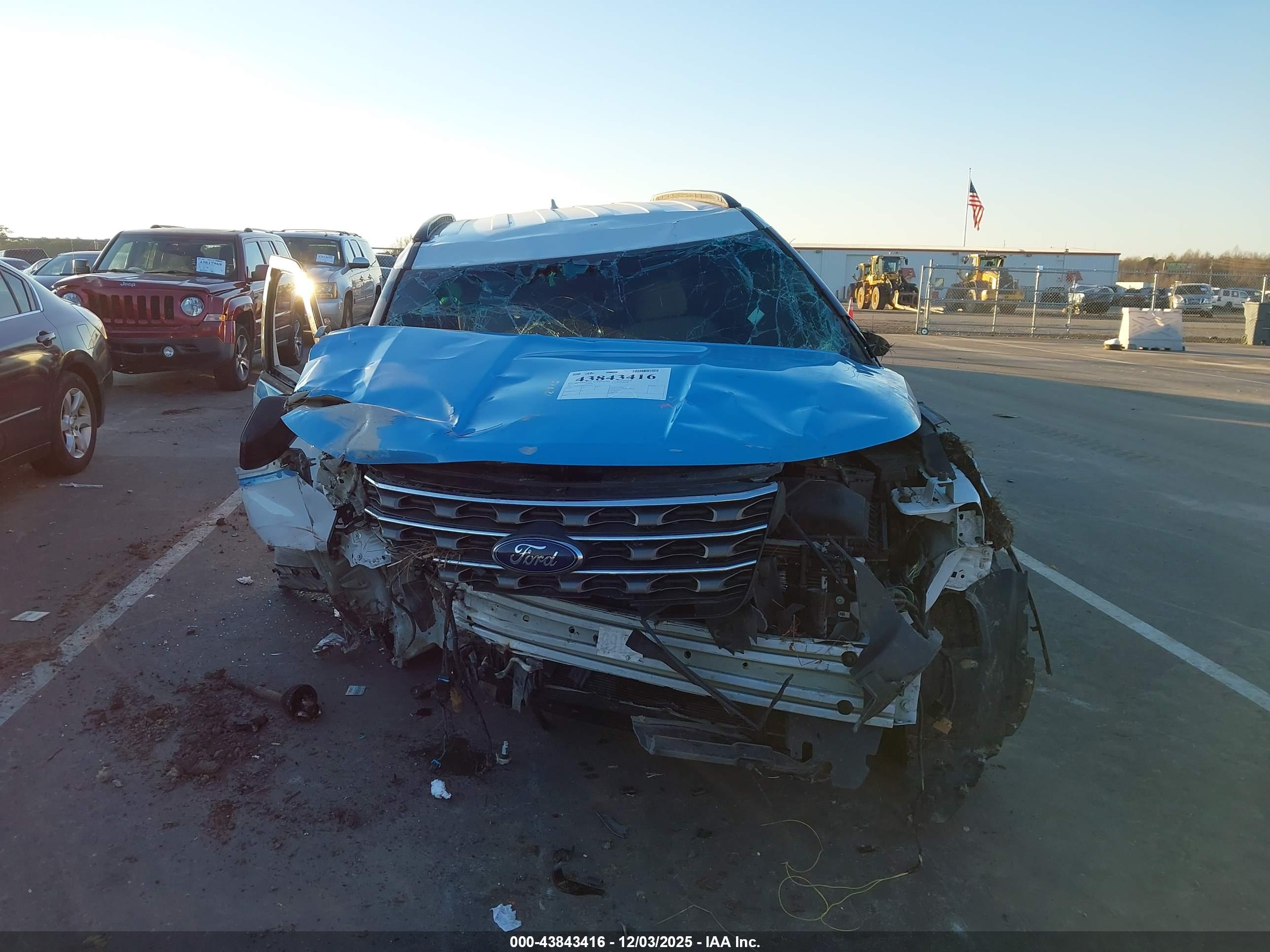 FORD EXPLORER image 6