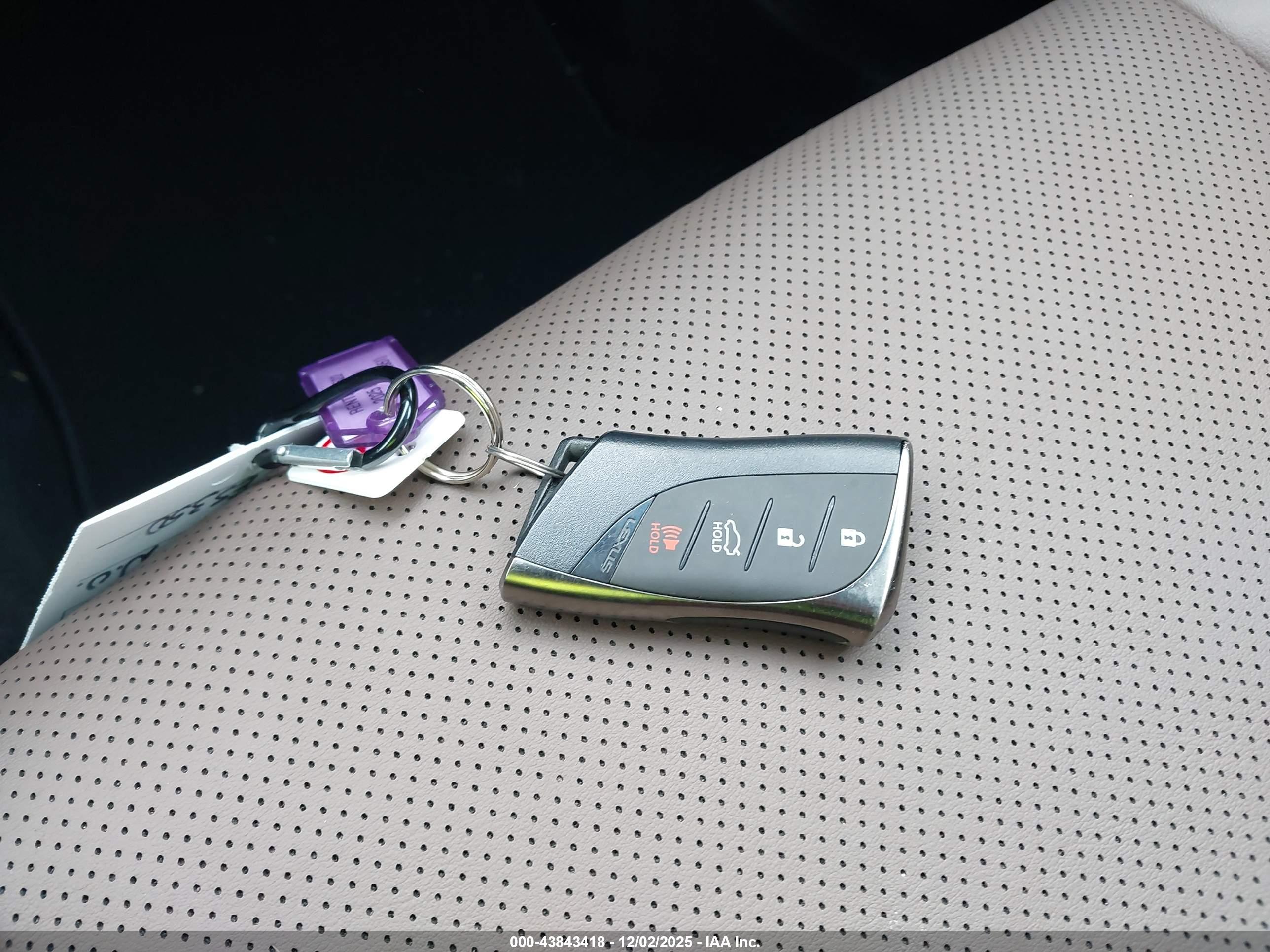 LEXUS ES image 11