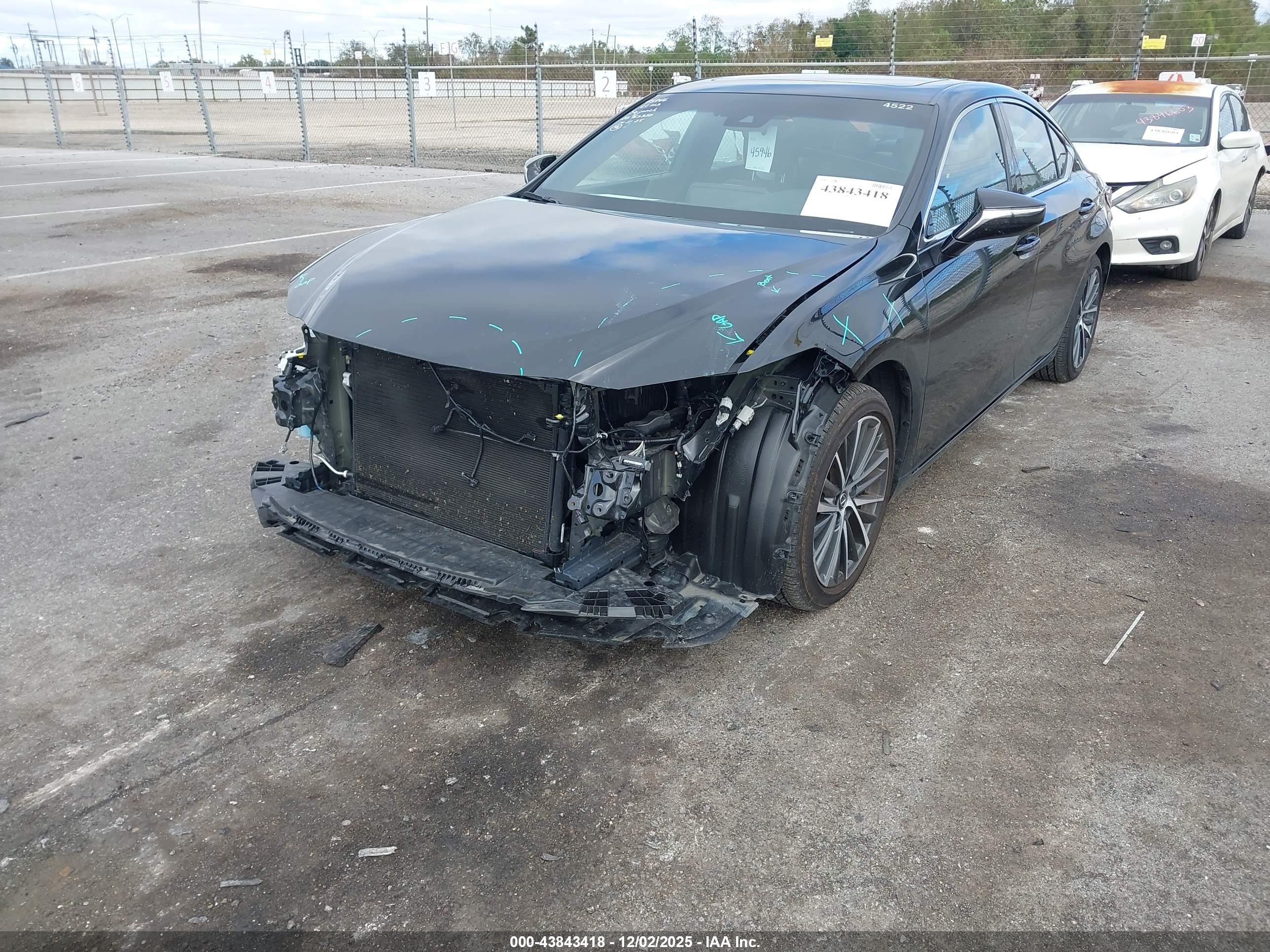 LEXUS ES image 2