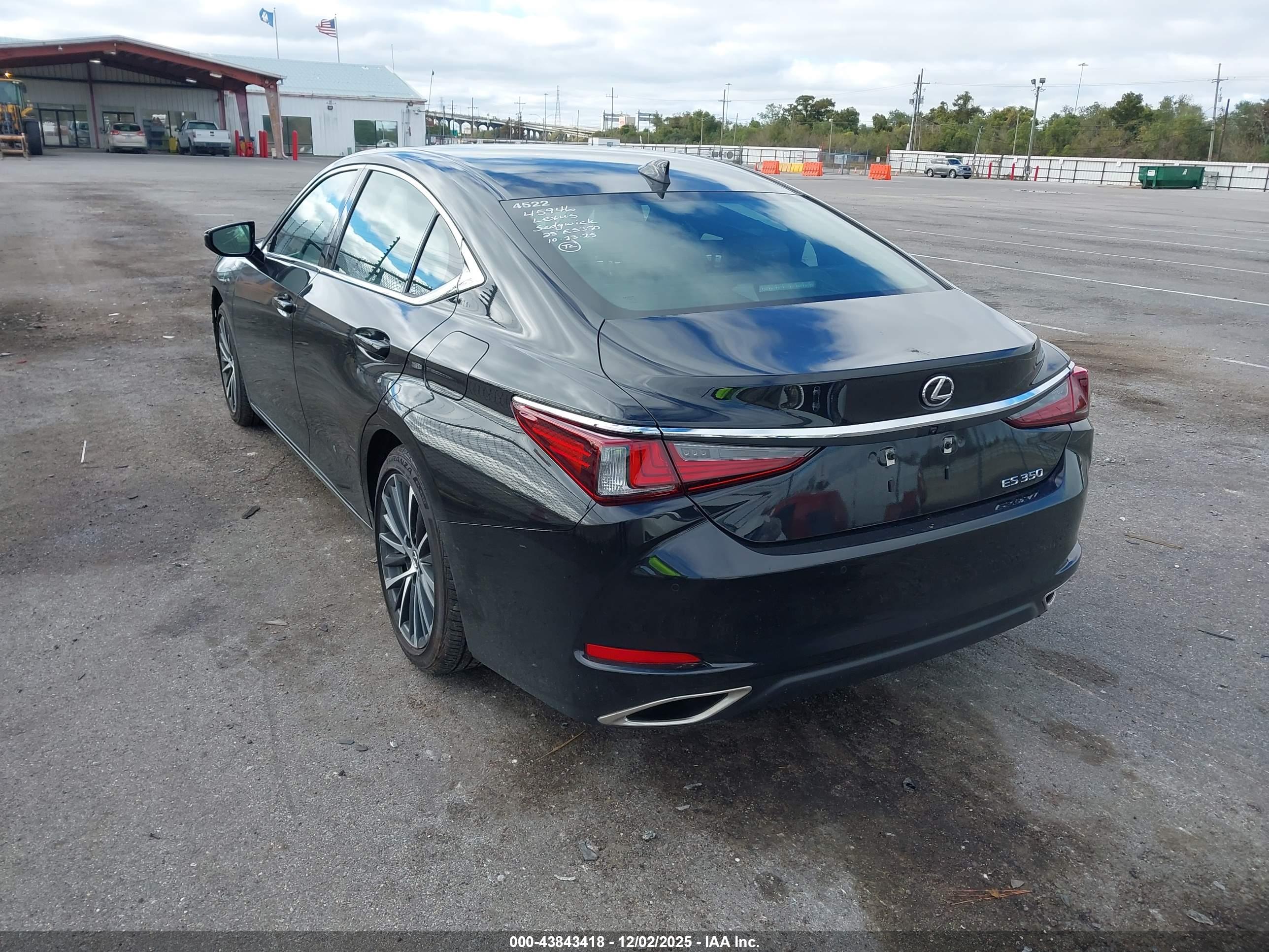 LEXUS ES image 3