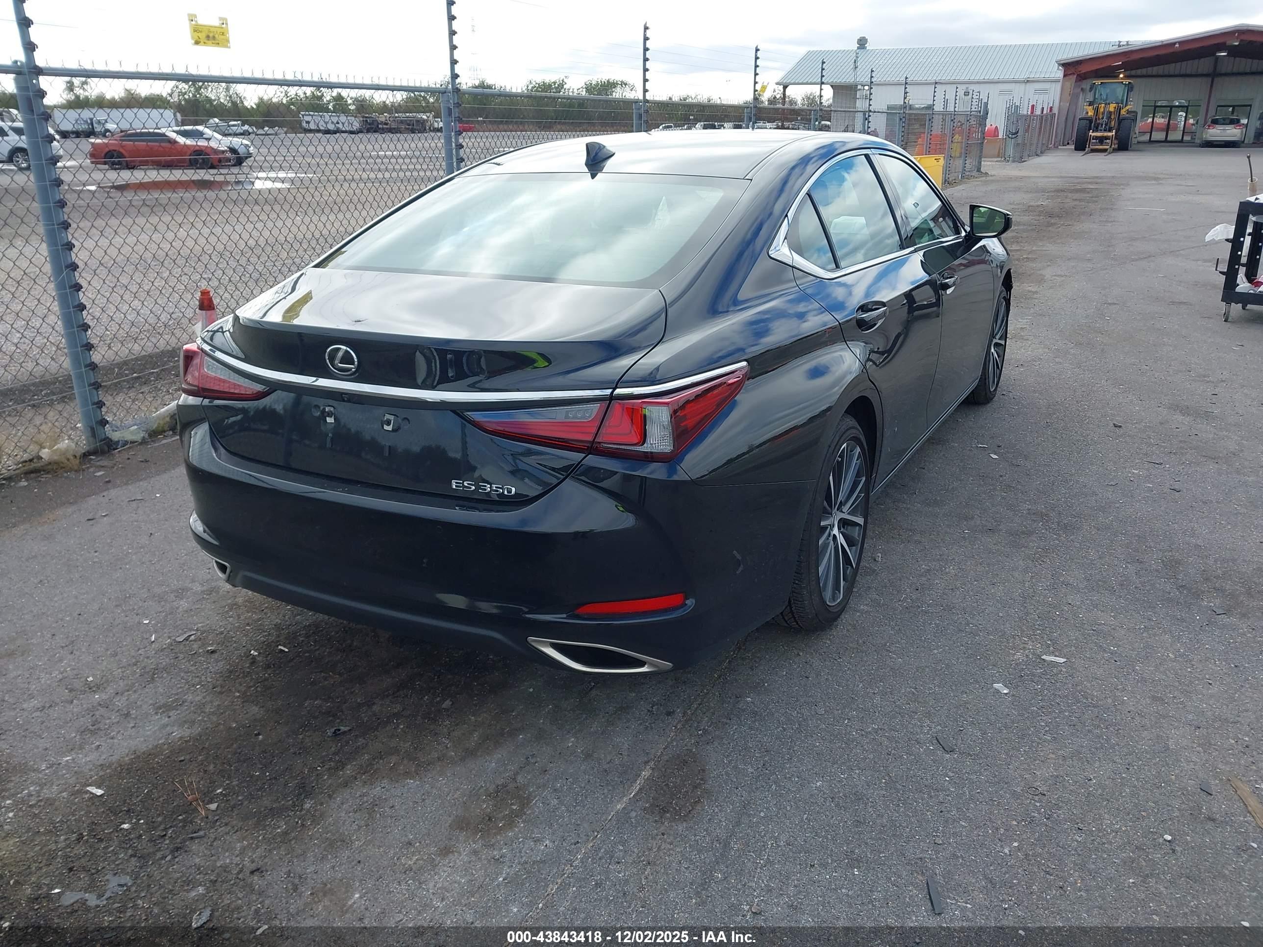 LEXUS ES image 4