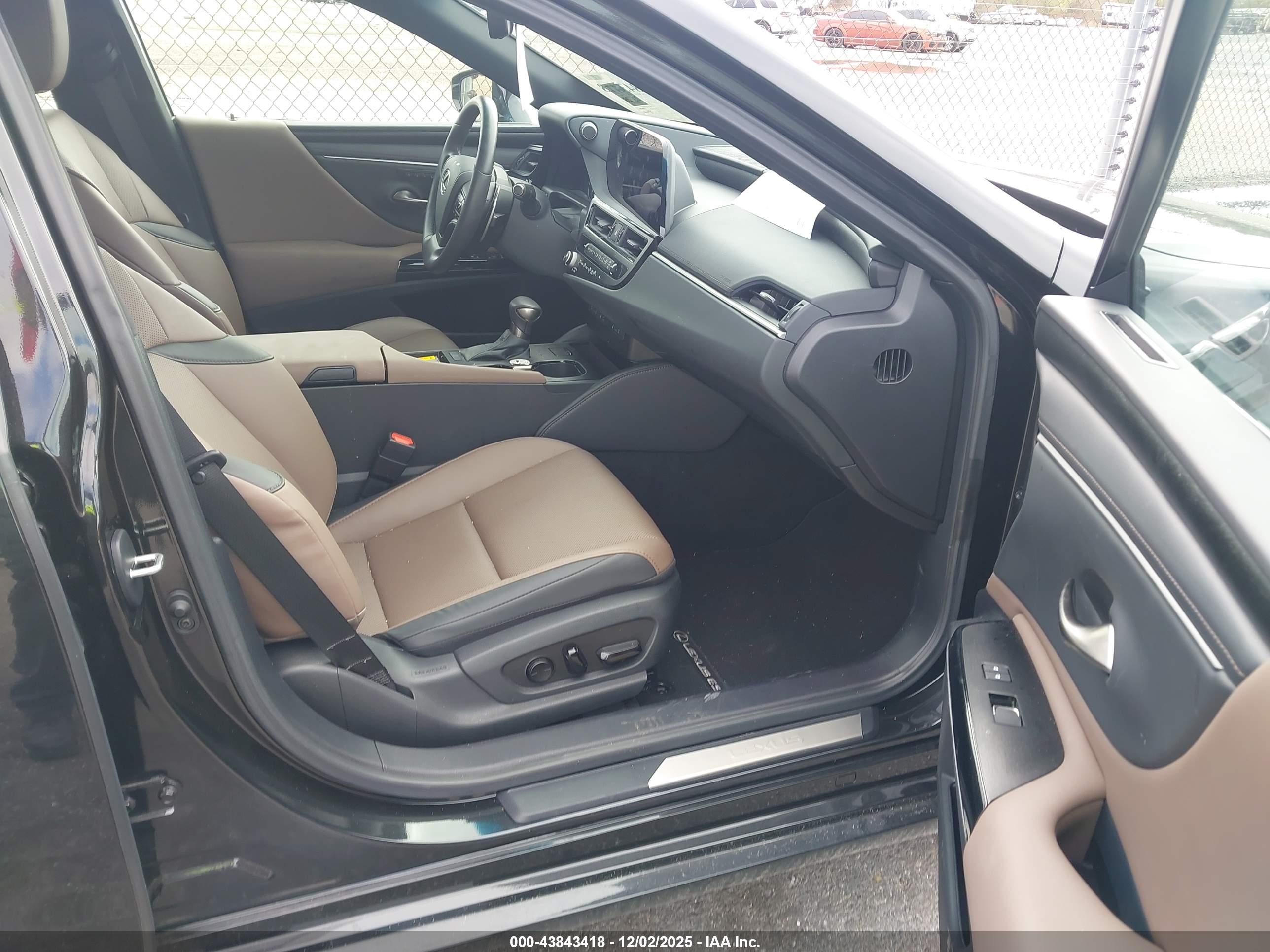 LEXUS ES image 5