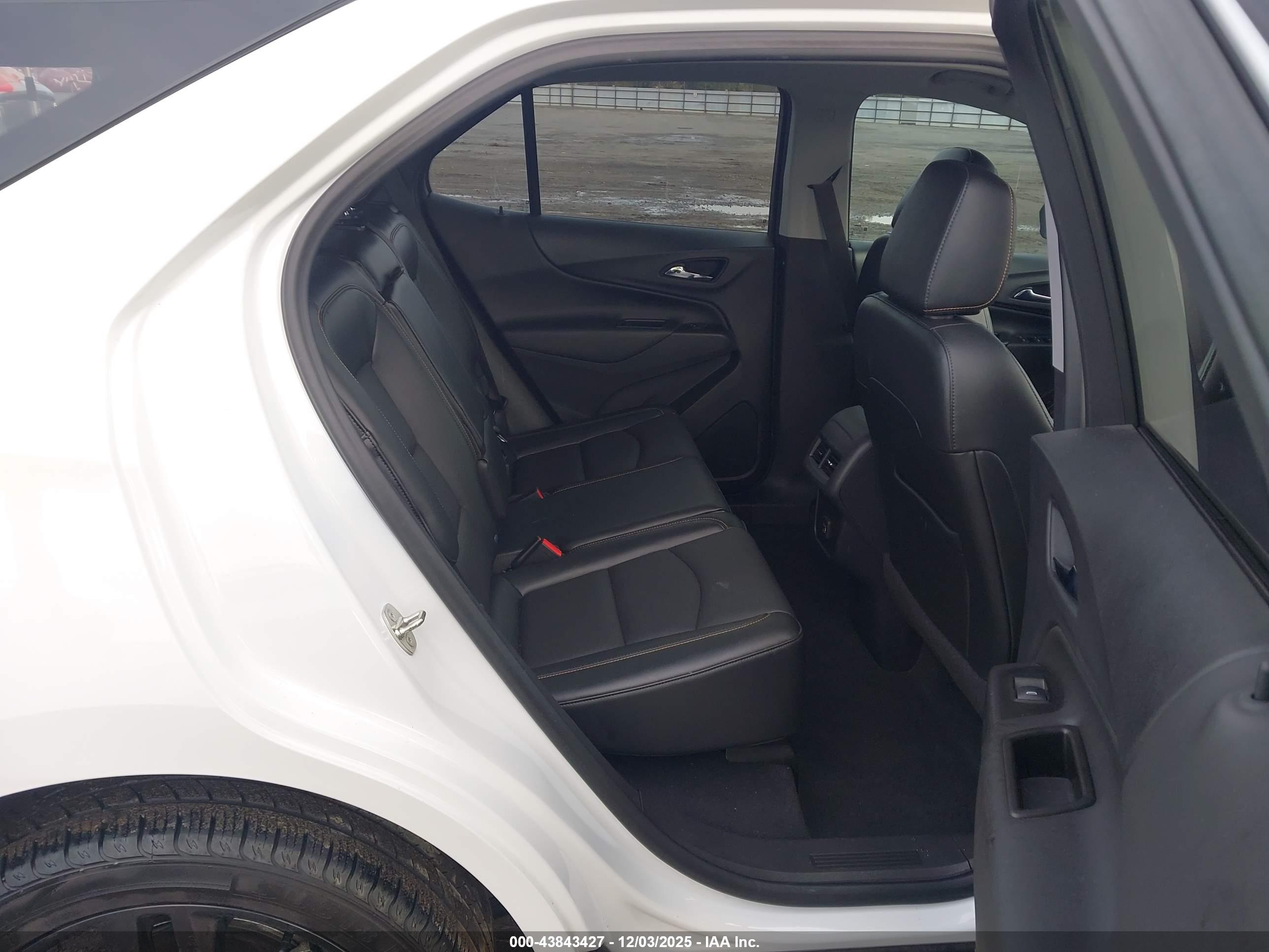 CHEVROLET EQUINOX image 8