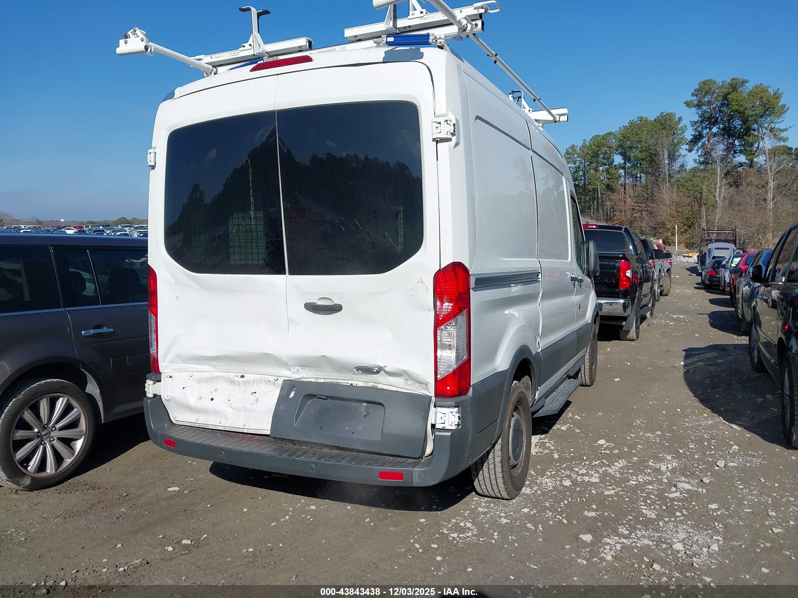 FORD TRANSIT-250 image 4