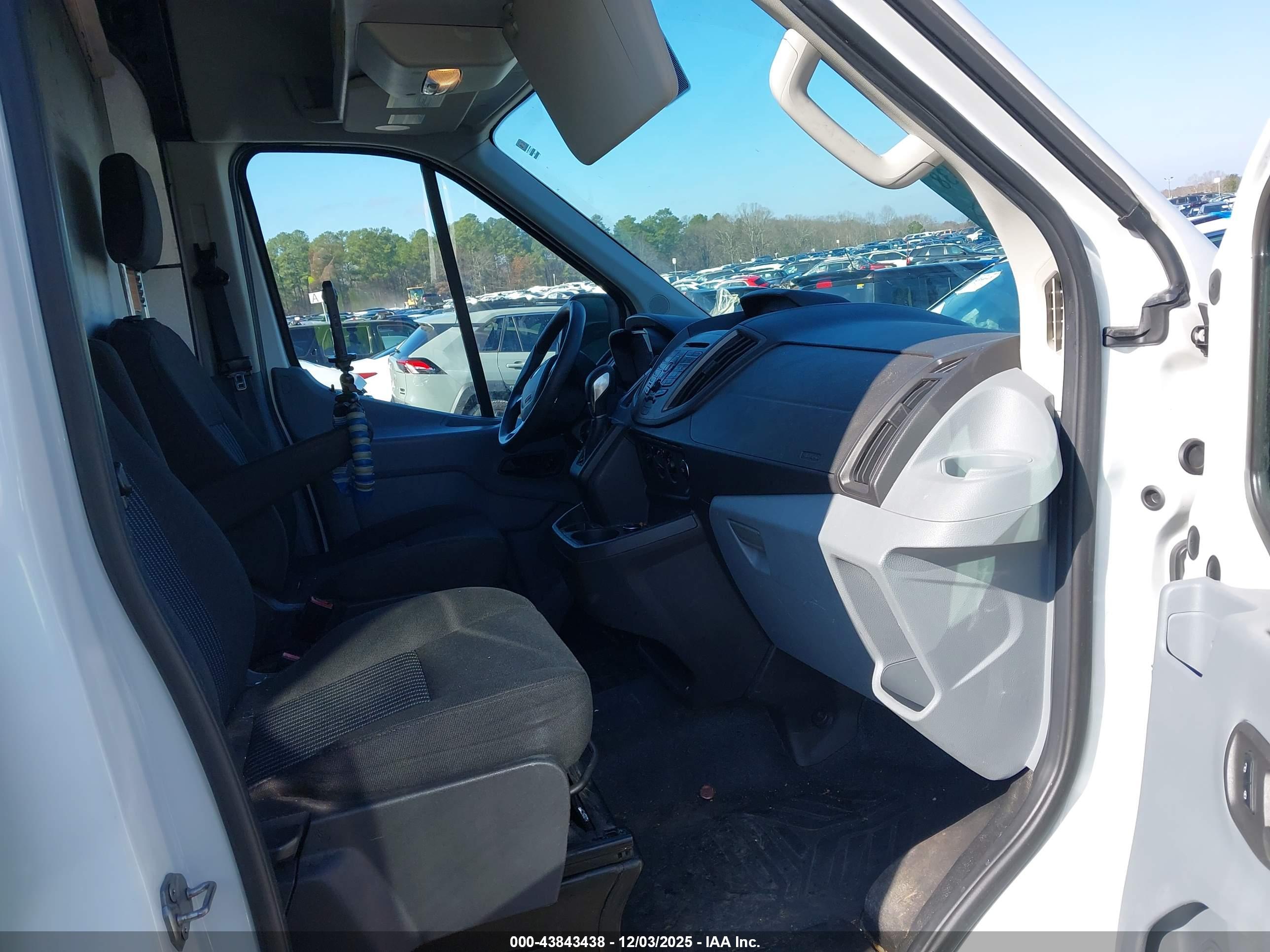 FORD TRANSIT-250 image 5