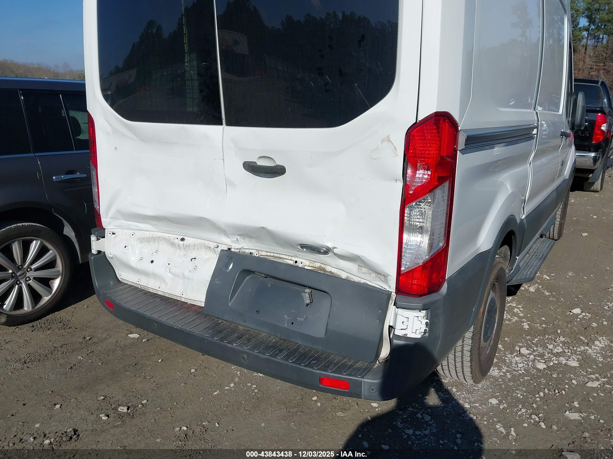 FORD TRANSIT-250 image 6