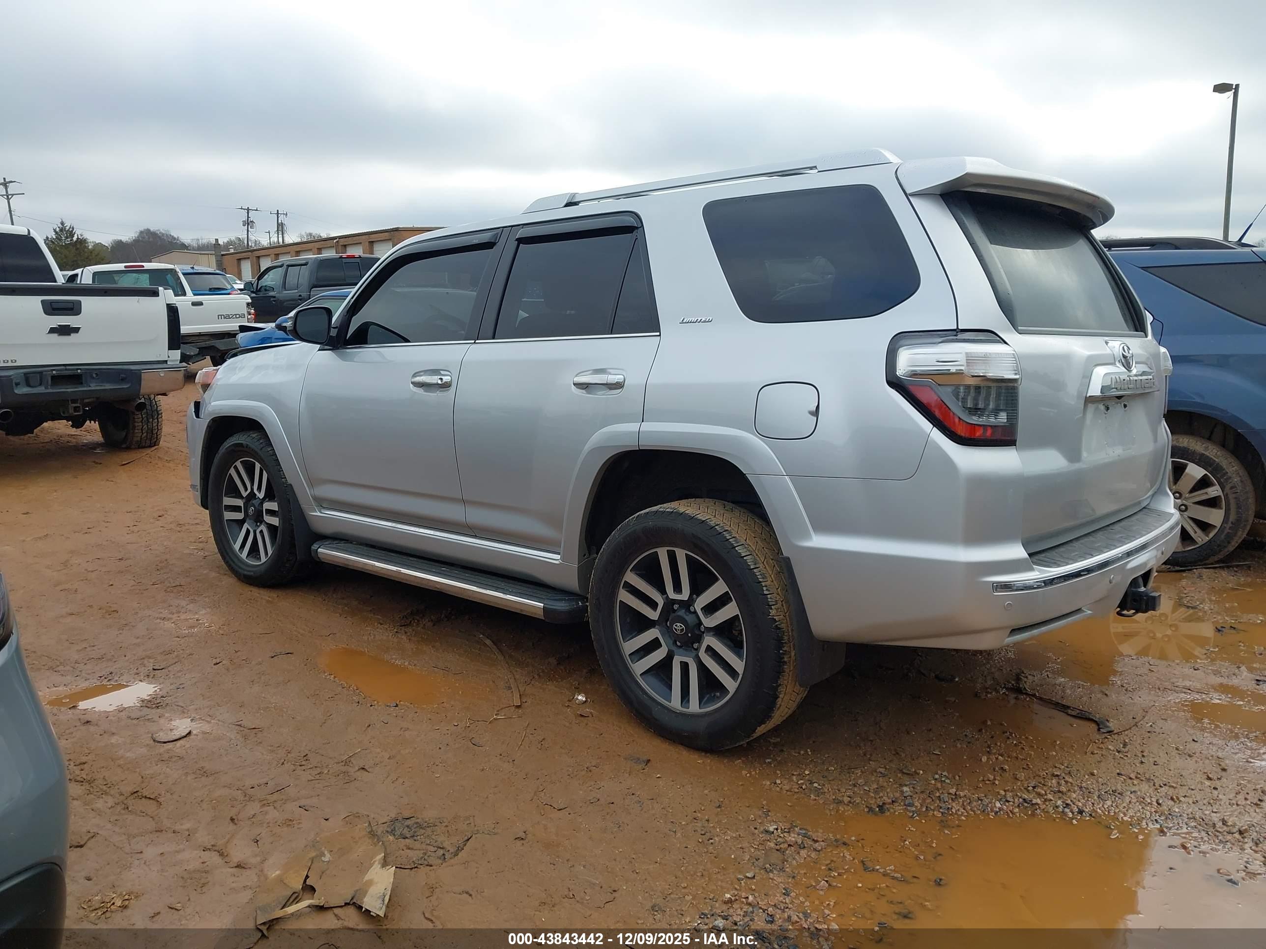 TOYOTA 4RUNNER image 3