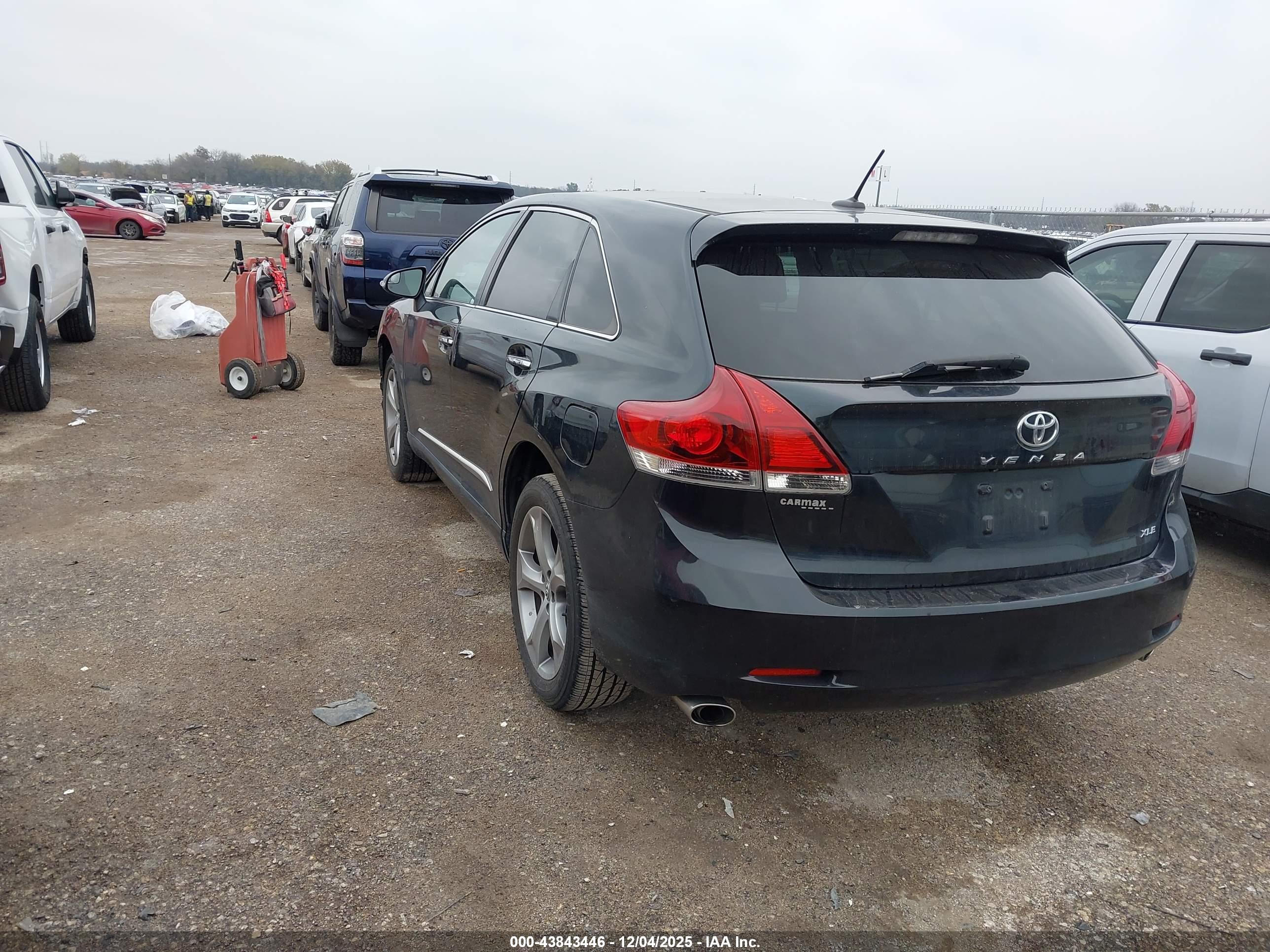 TOYOTA VENZA image 3