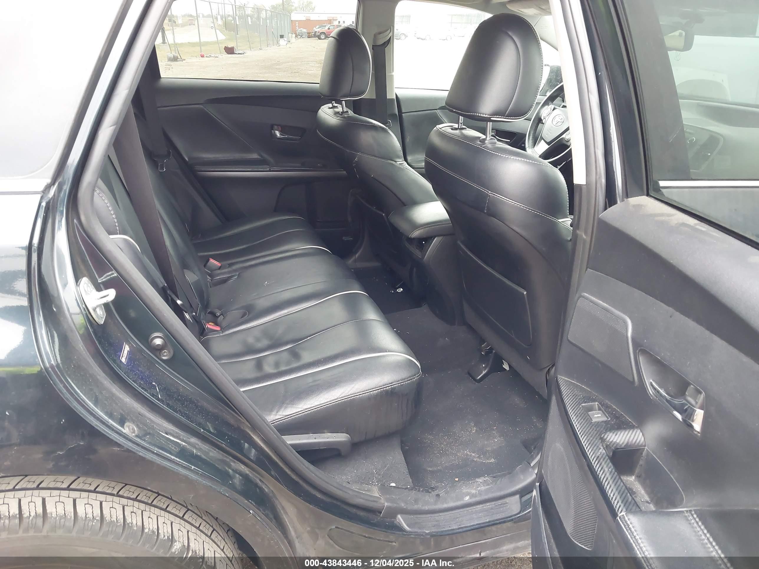 TOYOTA VENZA image 8