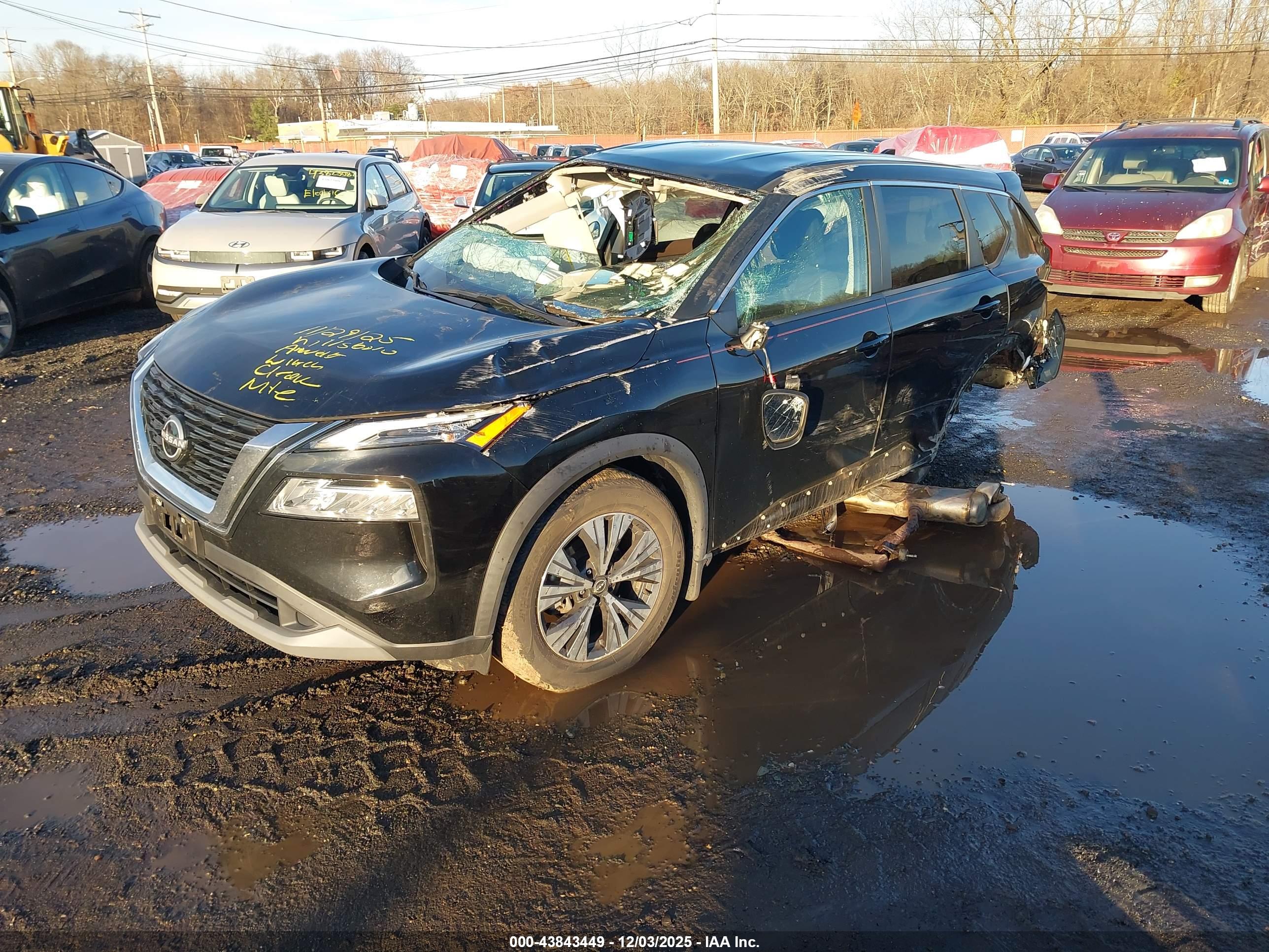 NISSAN ROGUE image 2