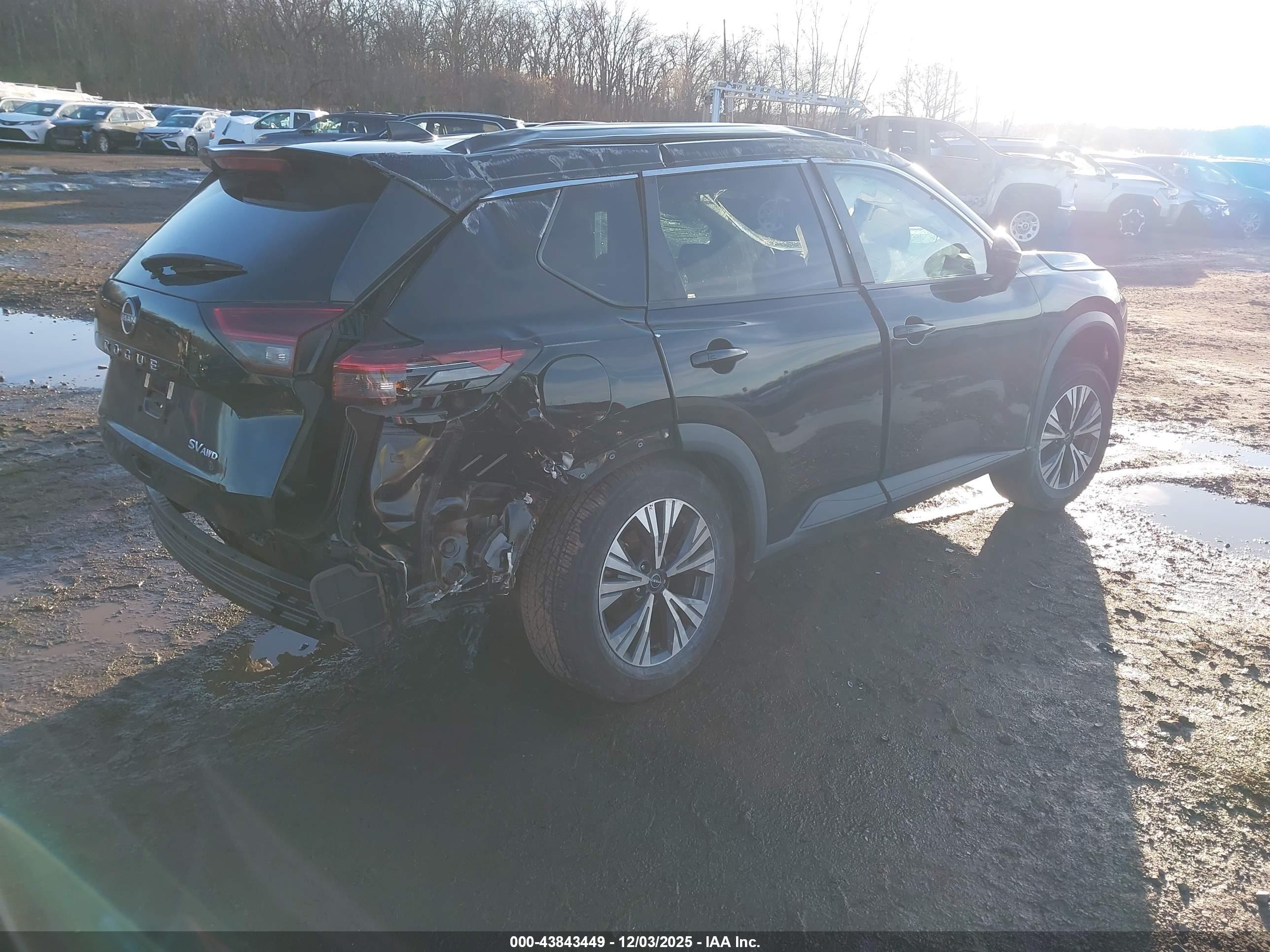 NISSAN ROGUE image 4