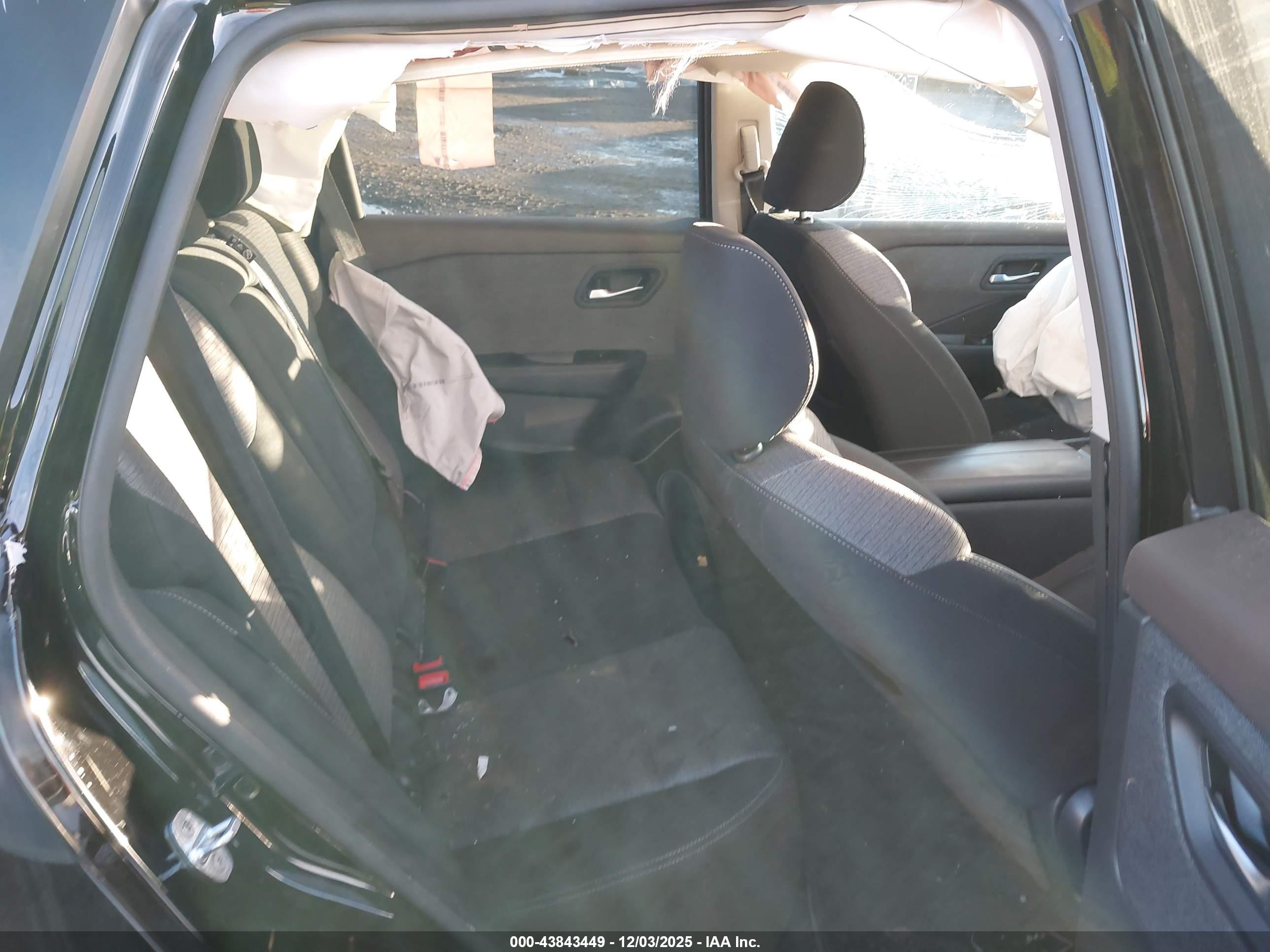 NISSAN ROGUE image 8