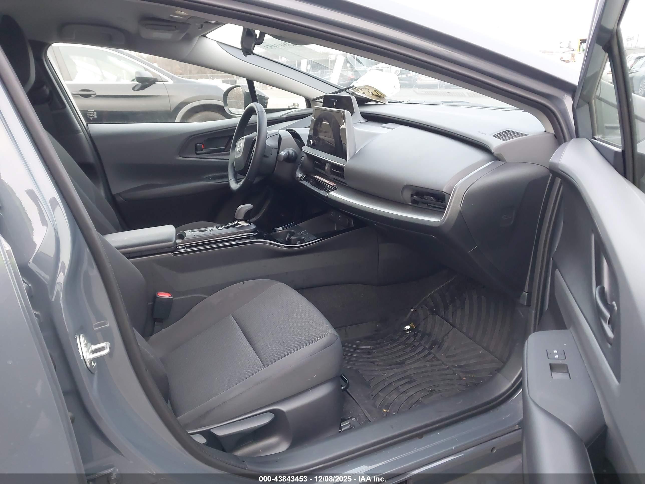 TOYOTA PRIUS image 5