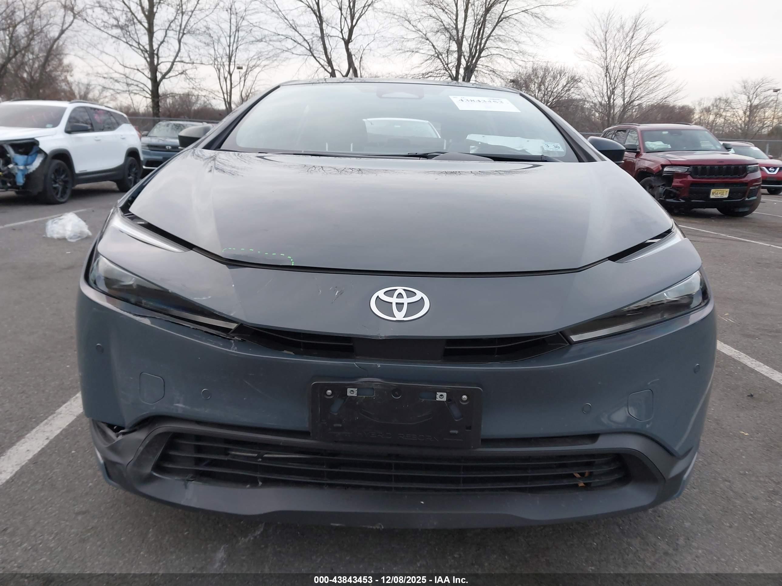 TOYOTA PRIUS image 6