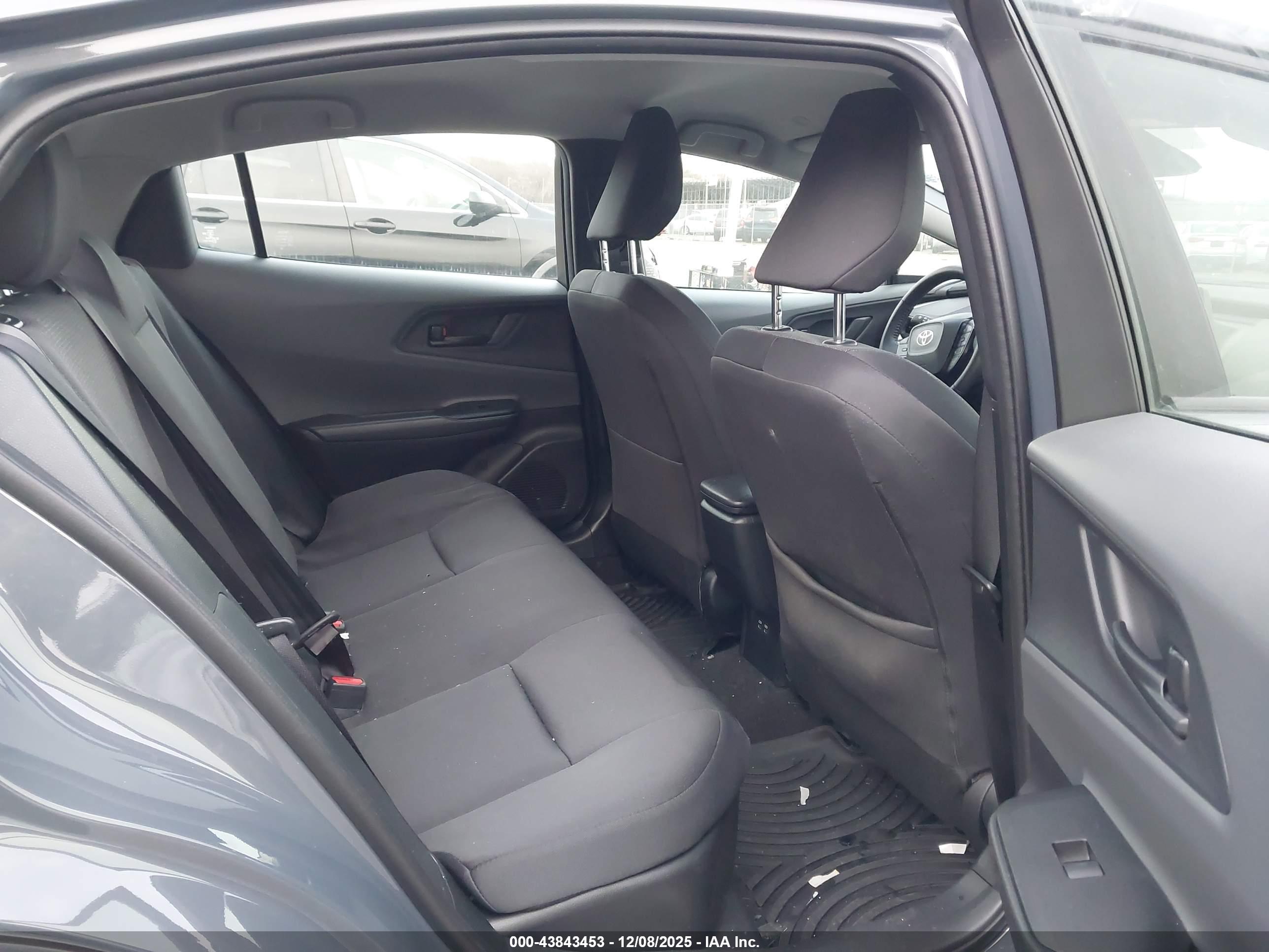 TOYOTA PRIUS image 8