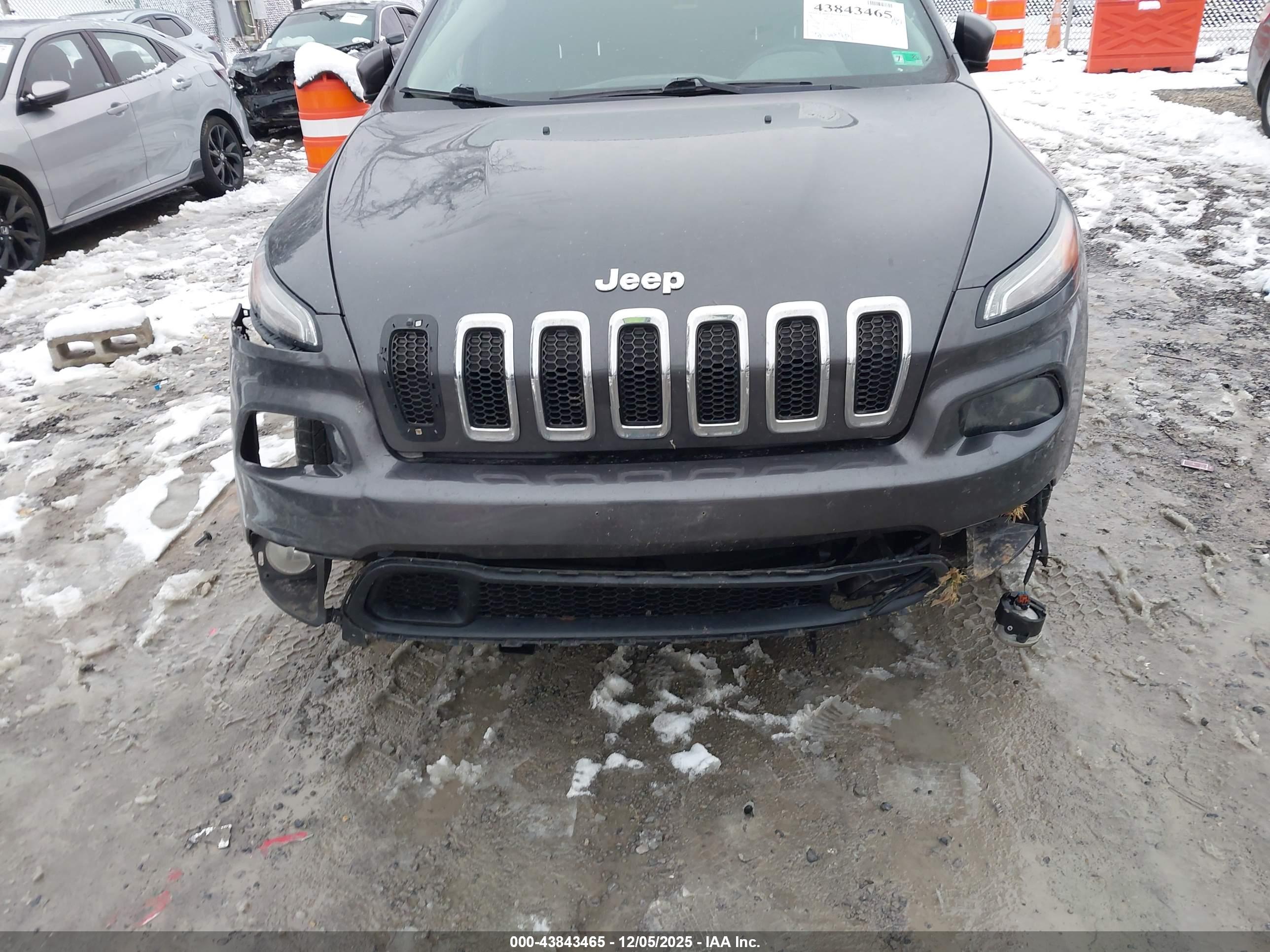 JEEP CHEROKEE image 6