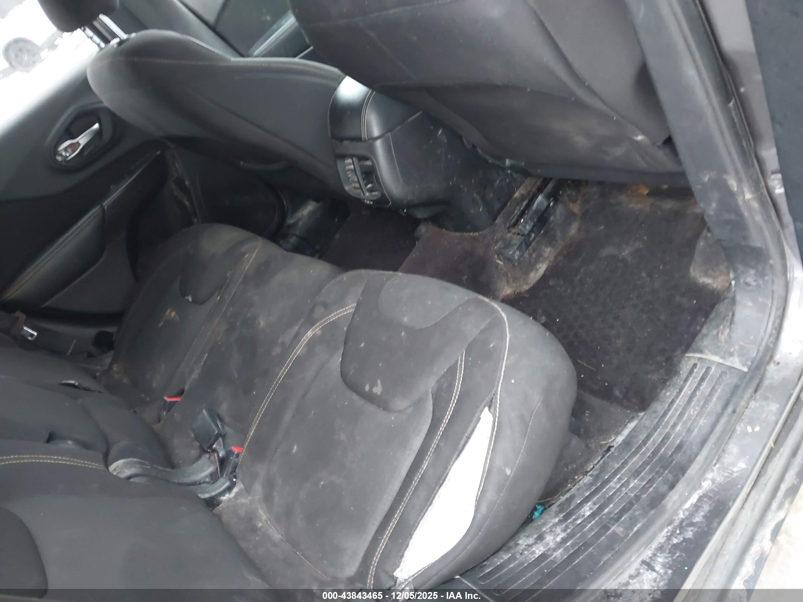 JEEP CHEROKEE image 8