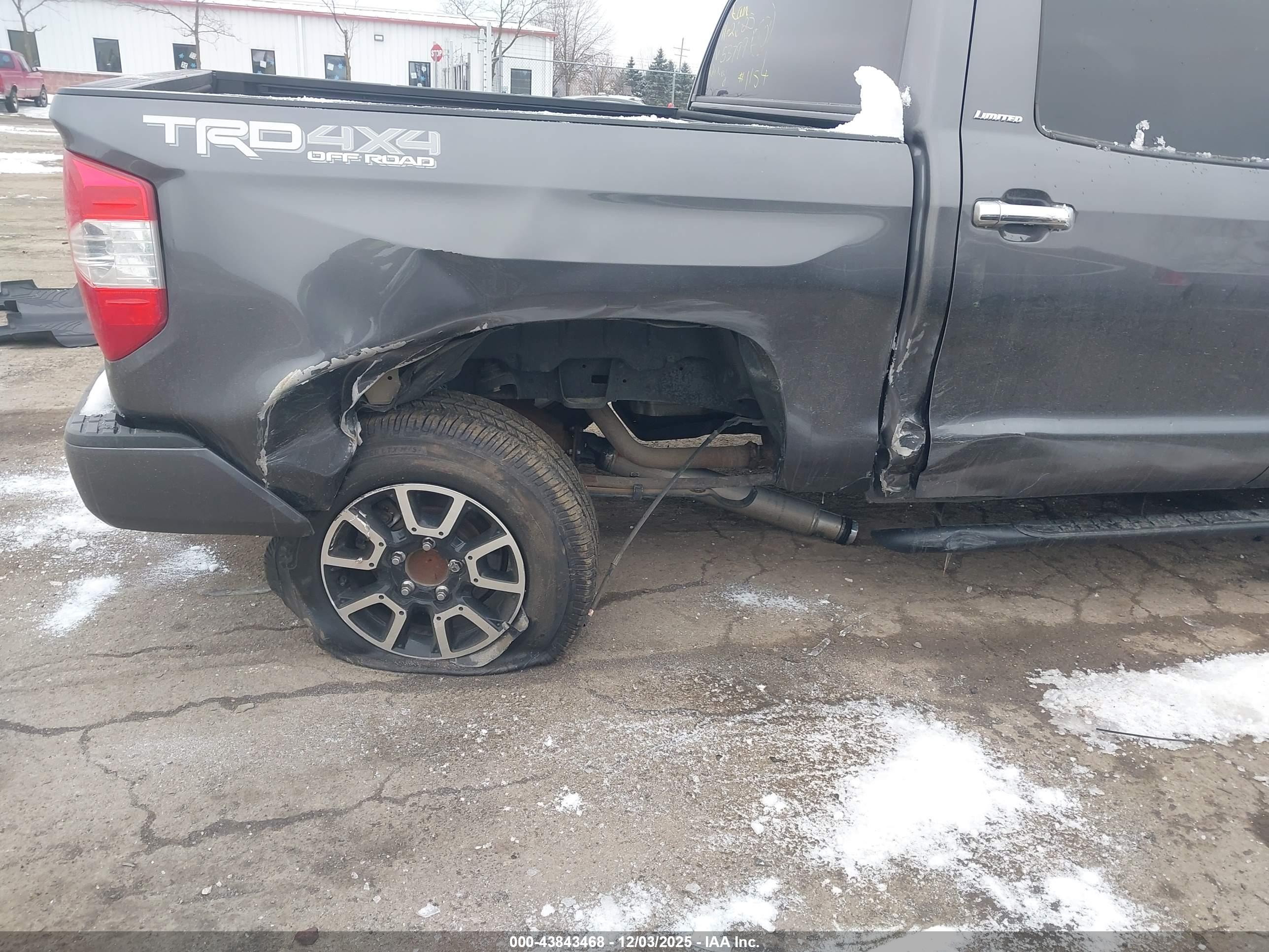 TOYOTA TUNDRA image 6