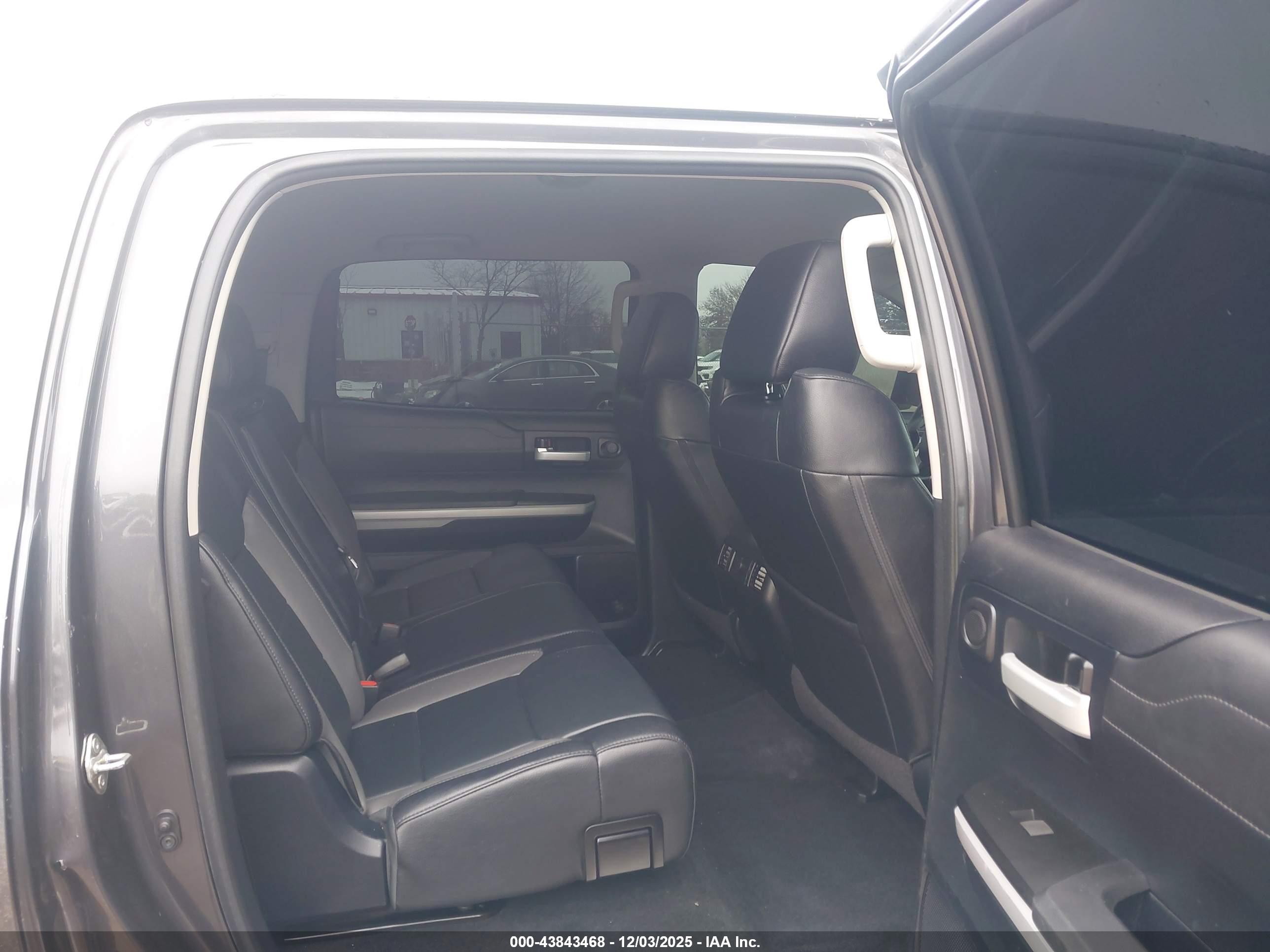 TOYOTA TUNDRA image 8