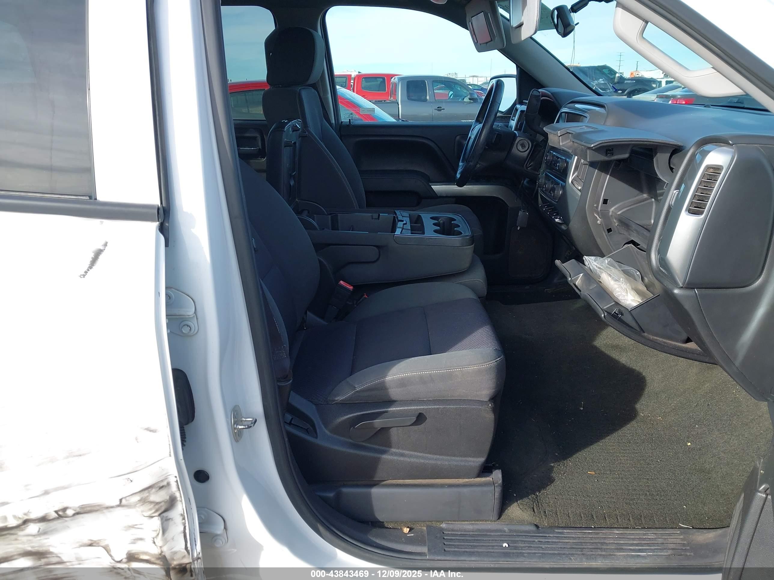 CHEVROLET SILVERADO image 5