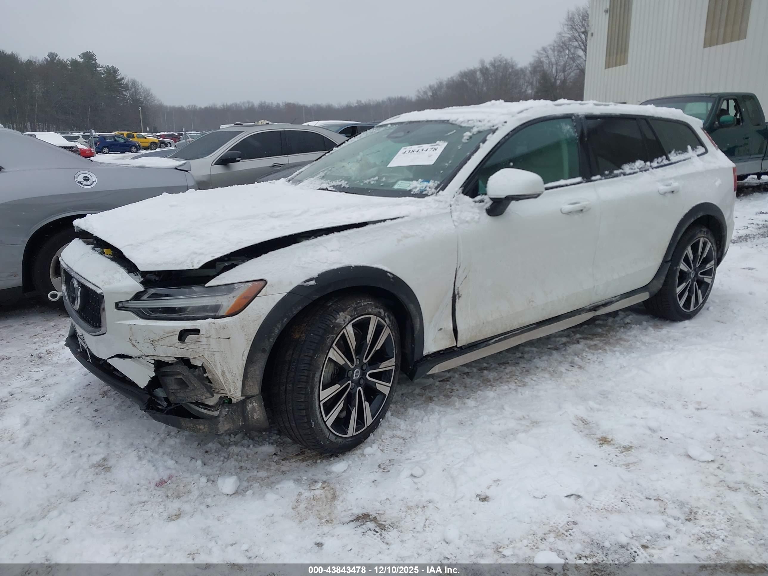 VOLVO V60 image 2