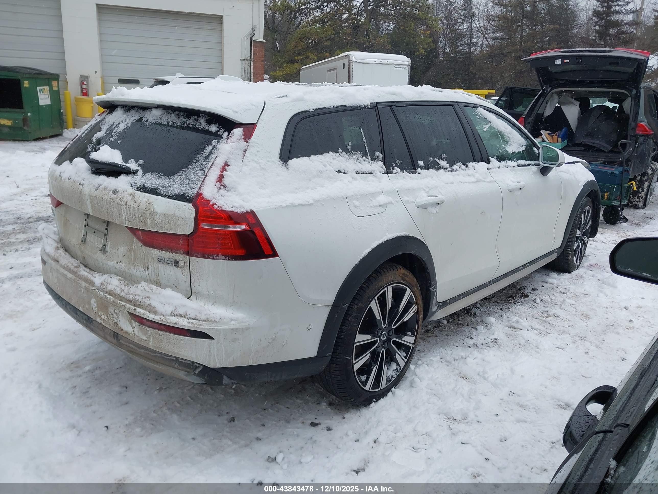 VOLVO V60 image 4