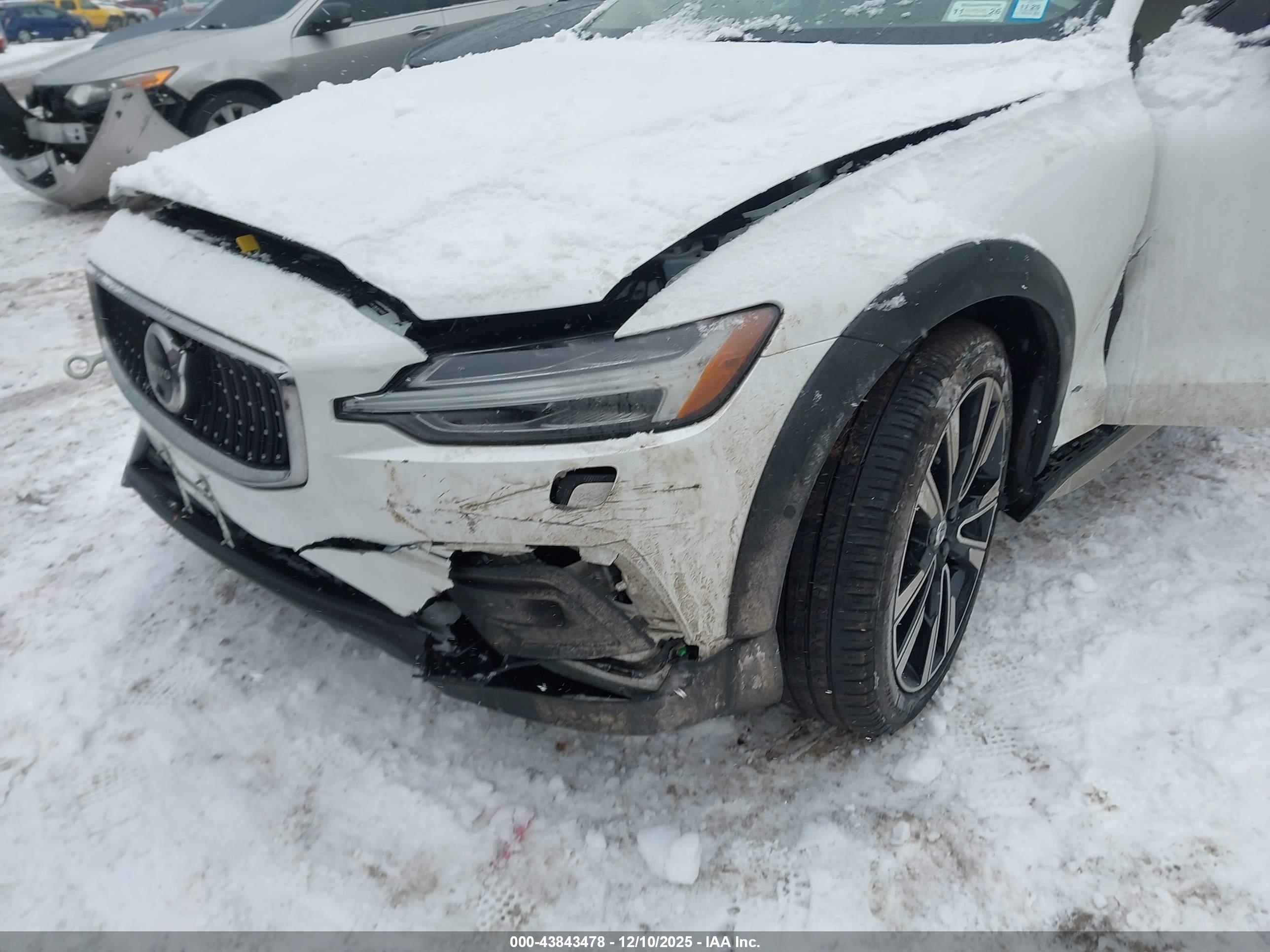 VOLVO V60 image 6