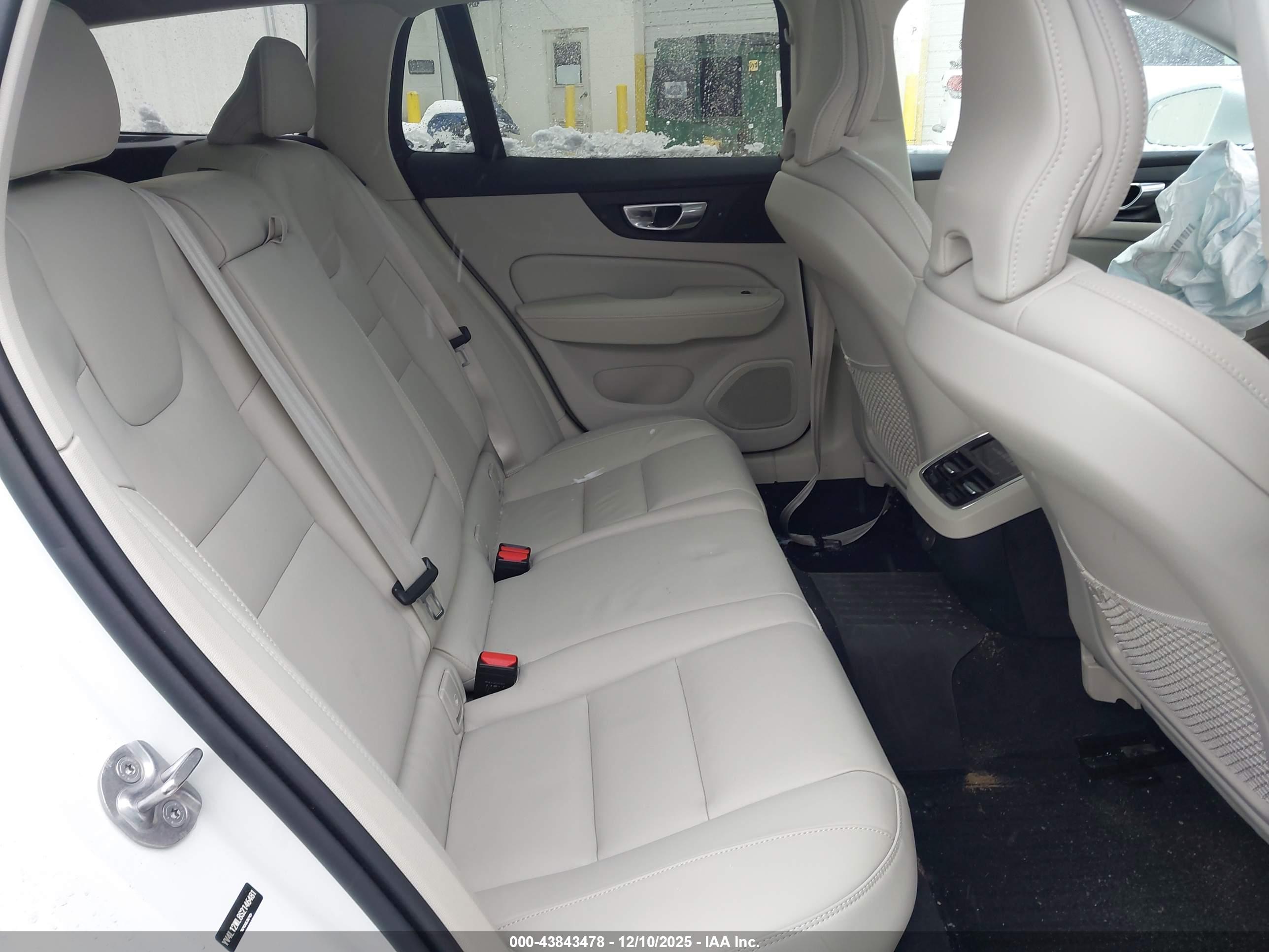VOLVO V60 image 8