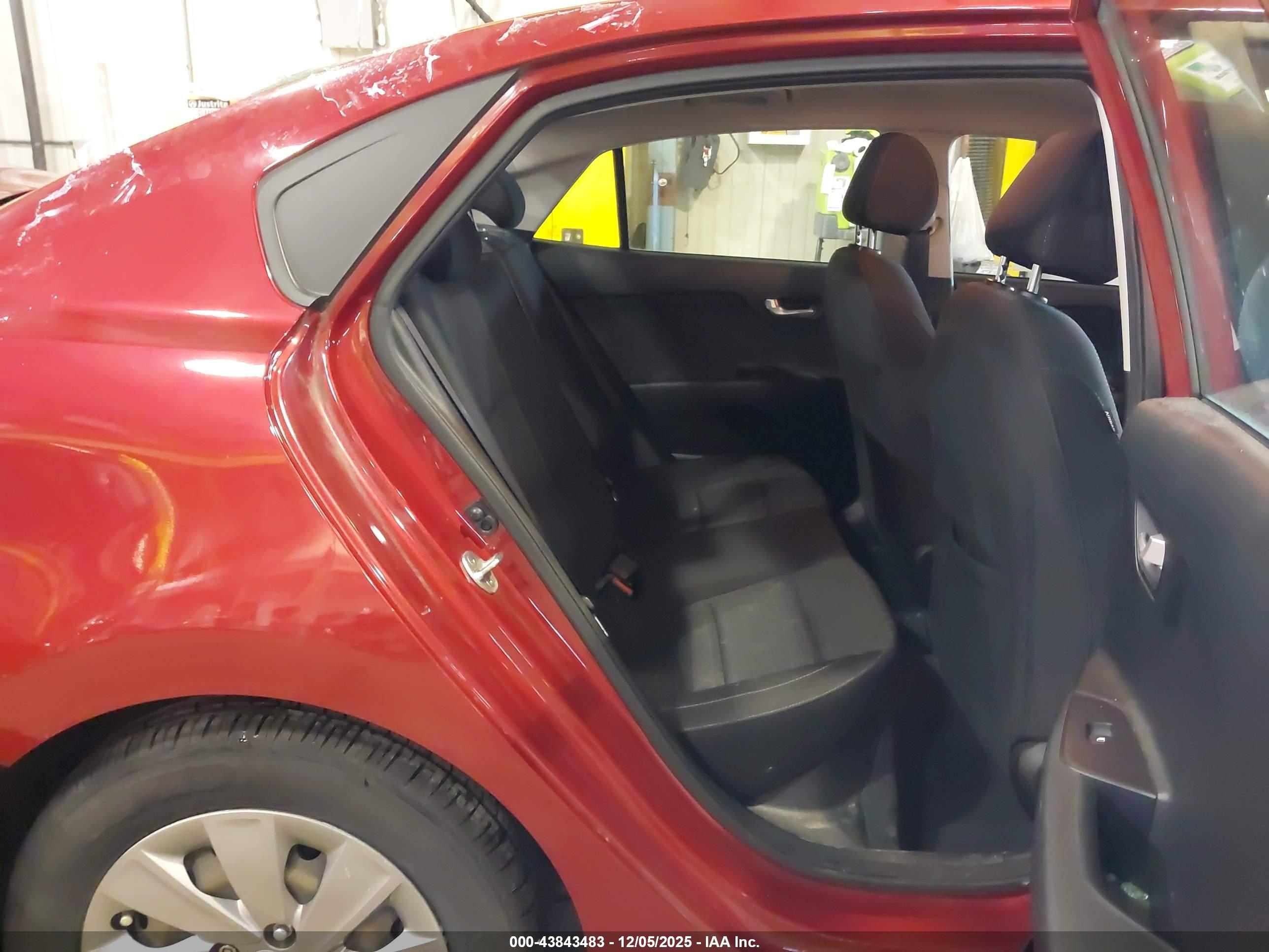 KIA RIO image 8
