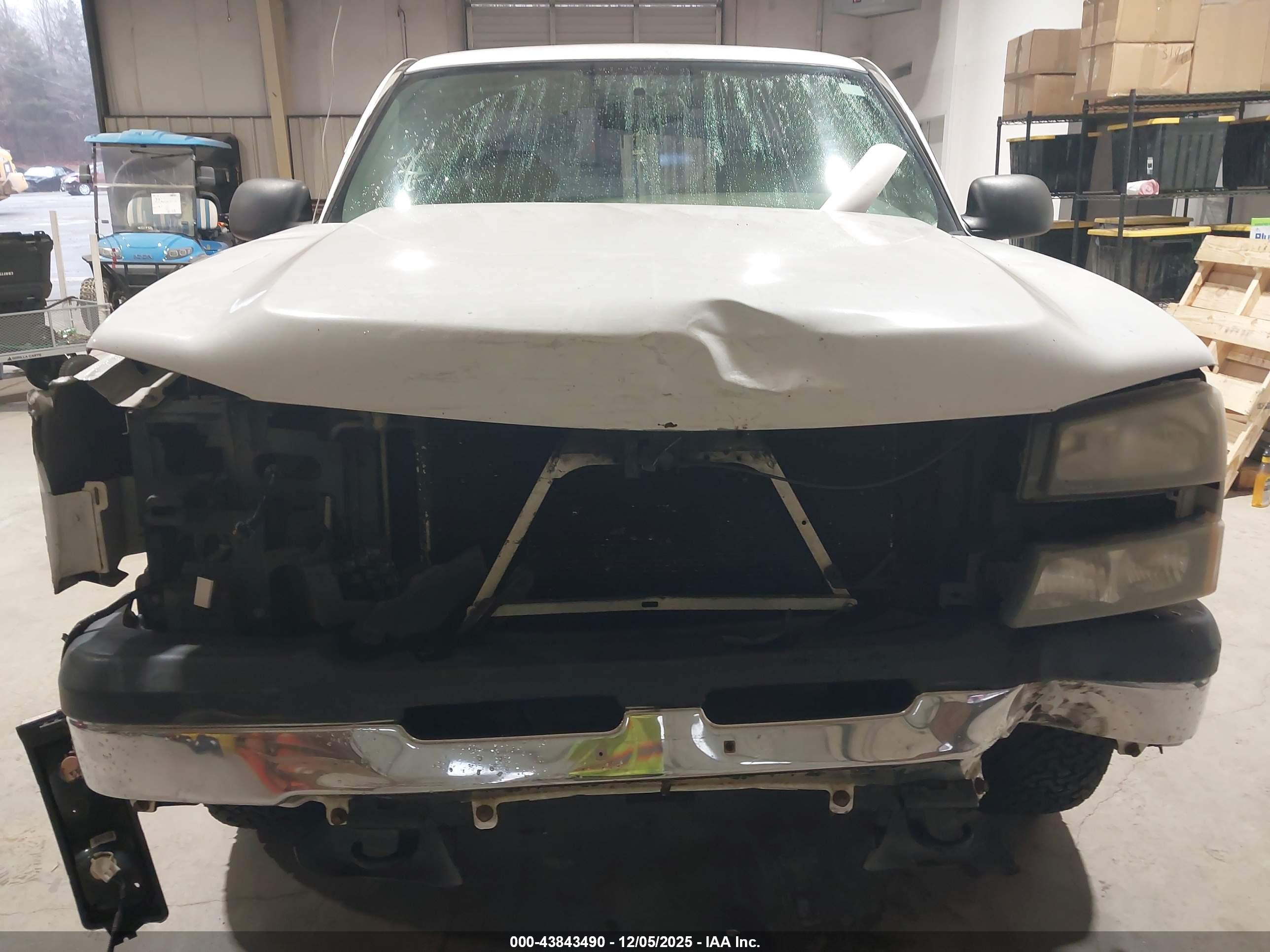CHEVROLET SILVERADO image 6