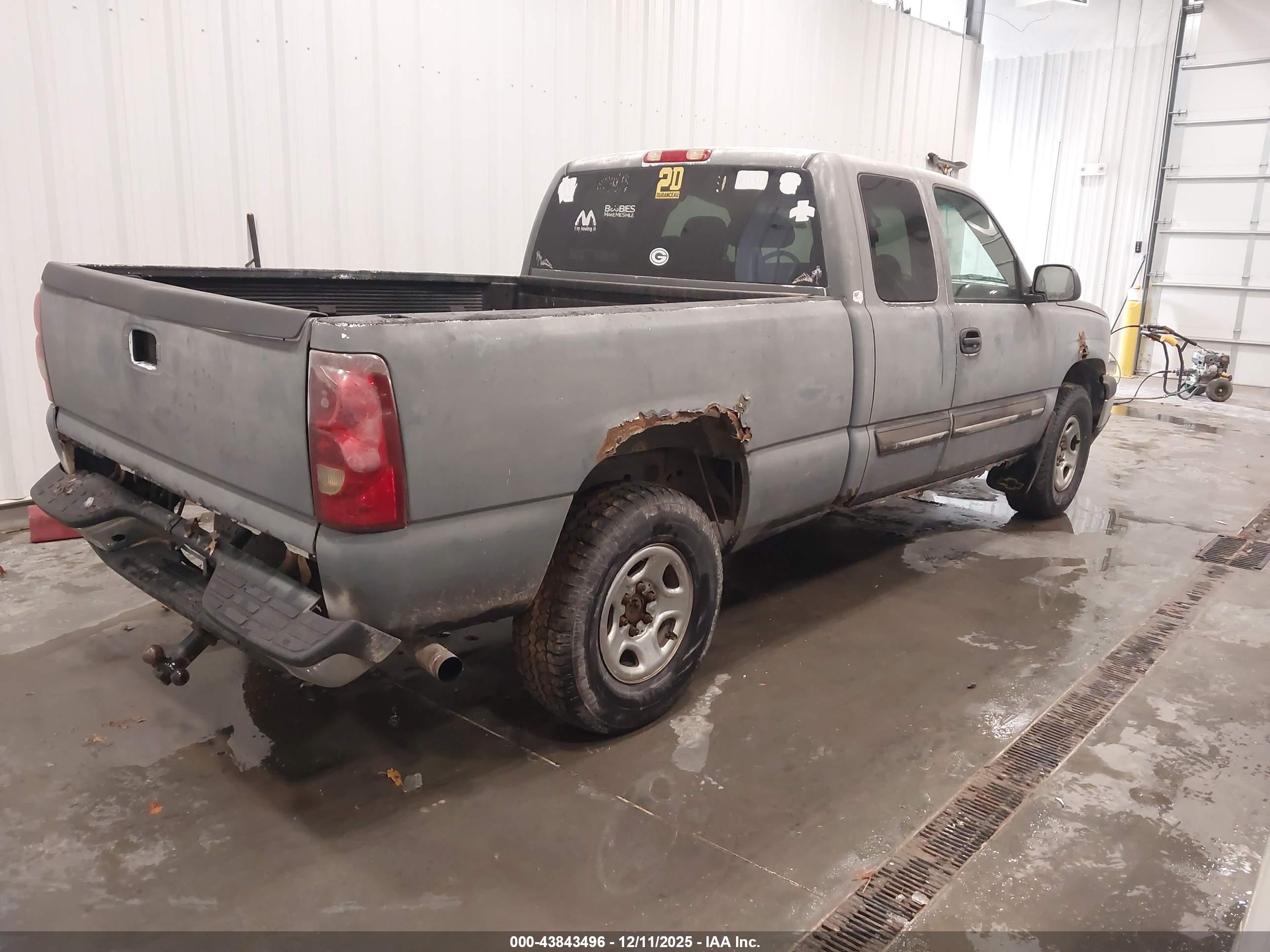 CHEVROLET SILVERADO image 4