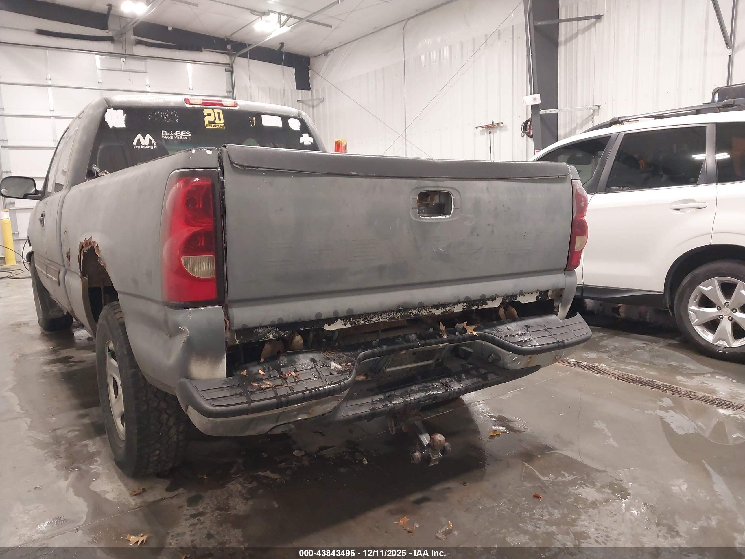 CHEVROLET SILVERADO image 6