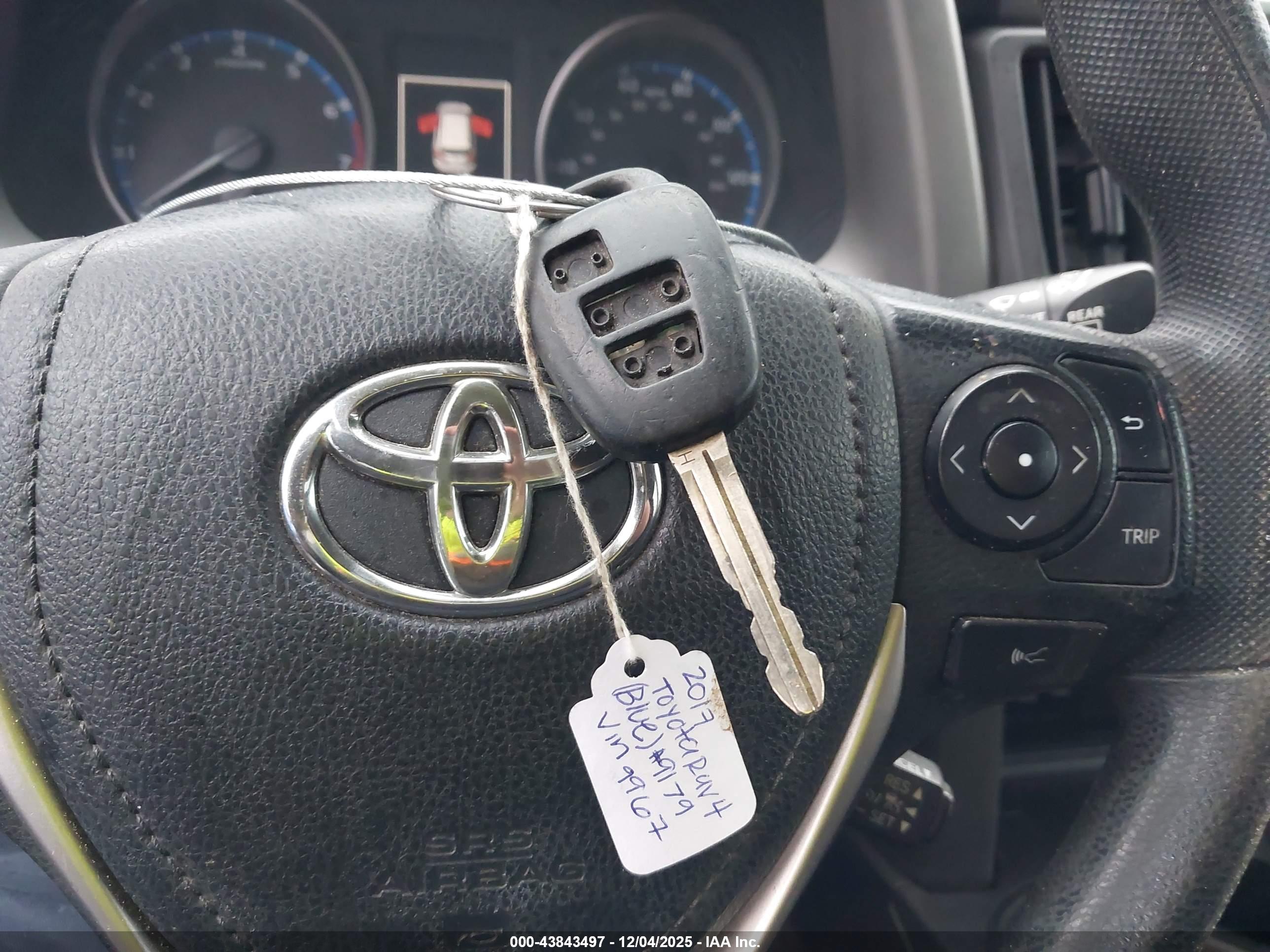 TOYOTA RAV4 image 11