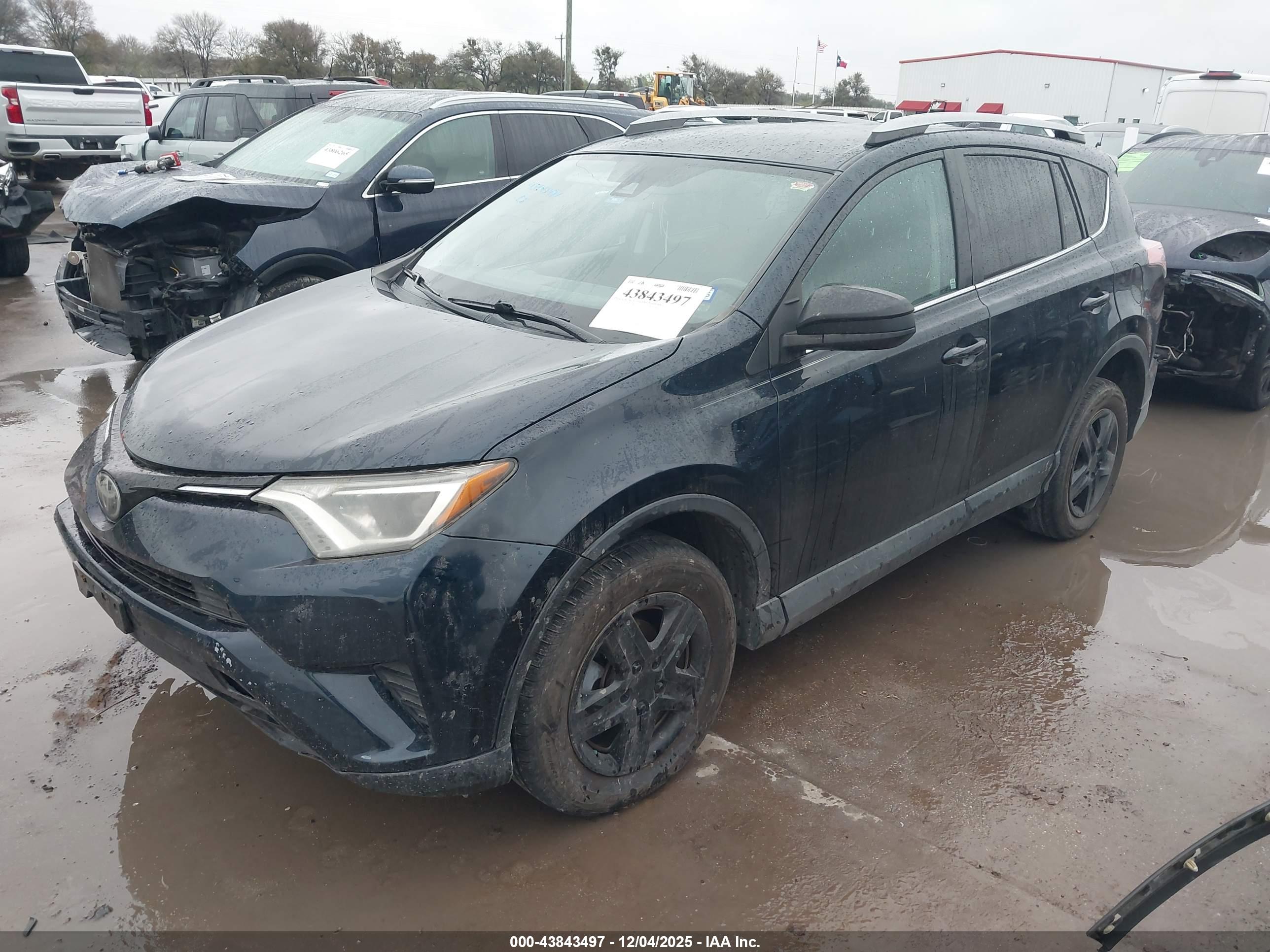 TOYOTA RAV4 image 2