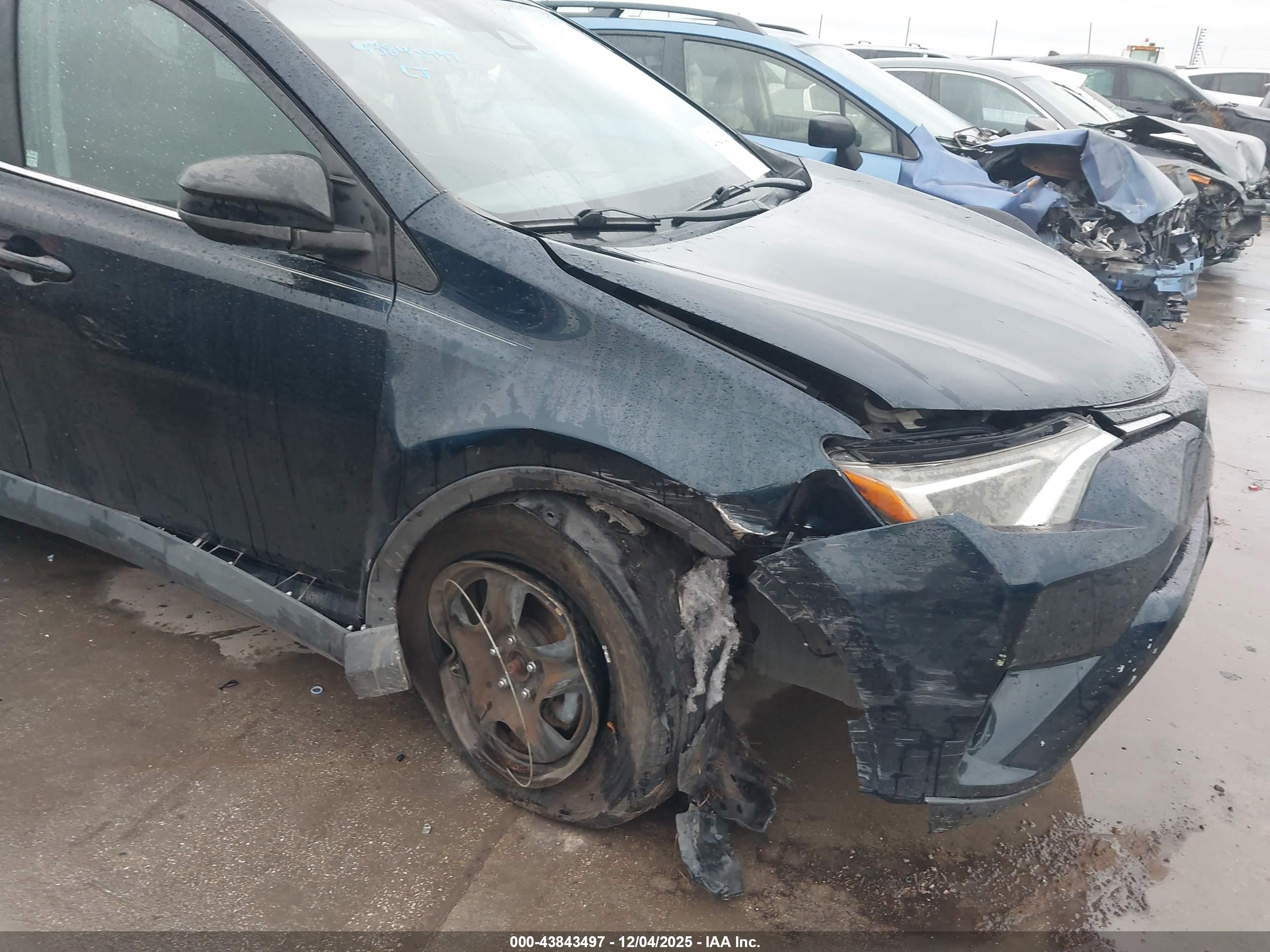 TOYOTA RAV4 image 6