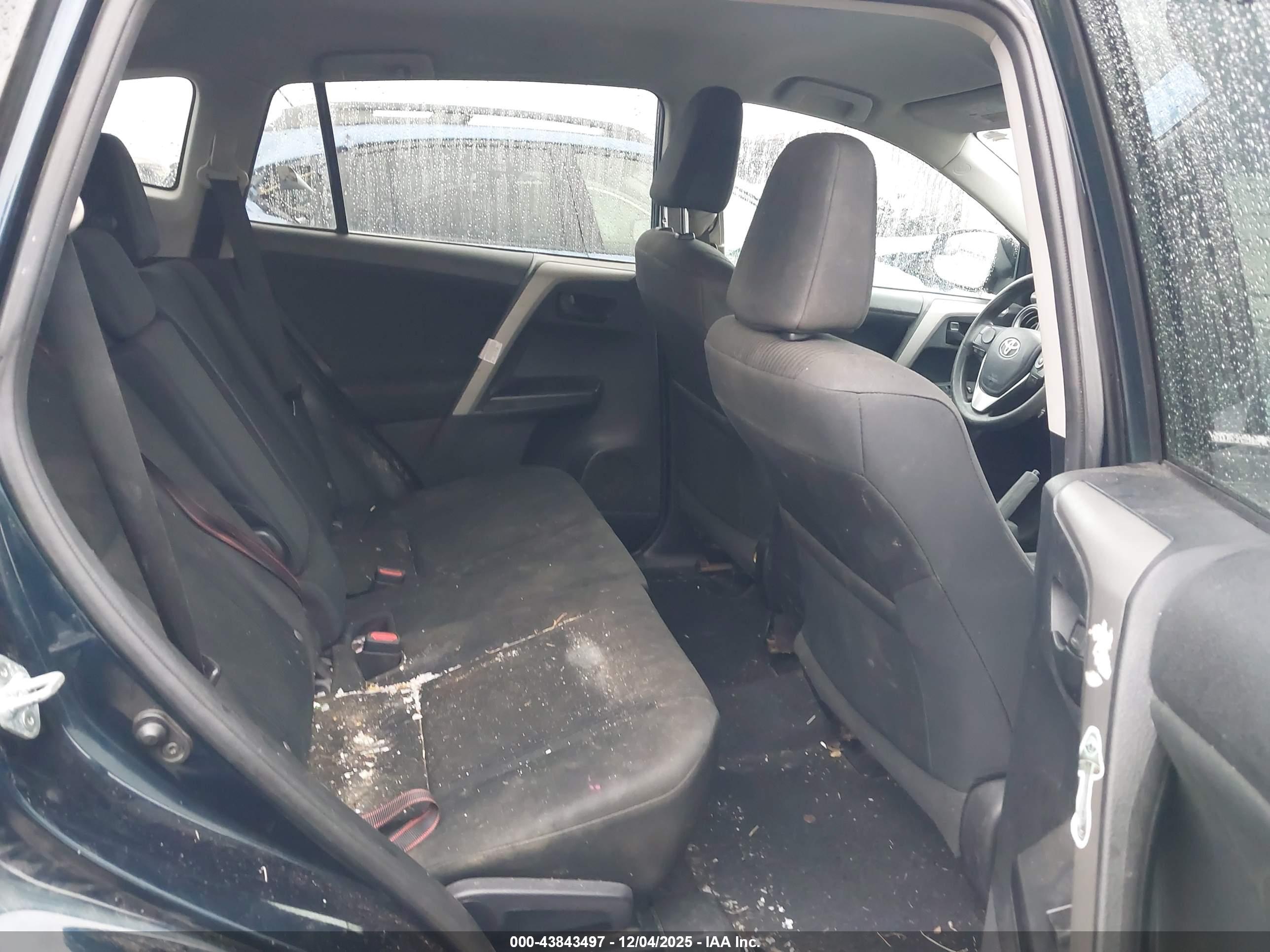 TOYOTA RAV4 image 8