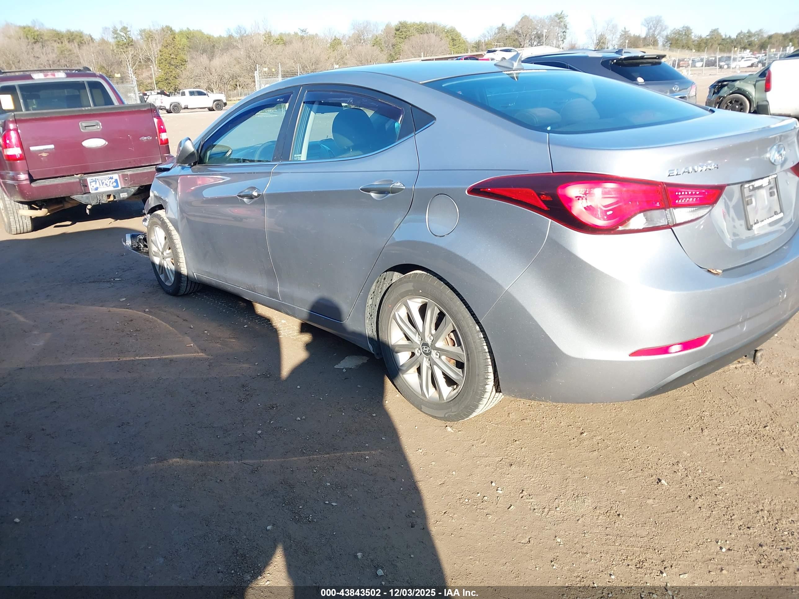 HYUNDAI ELANTRA image 3